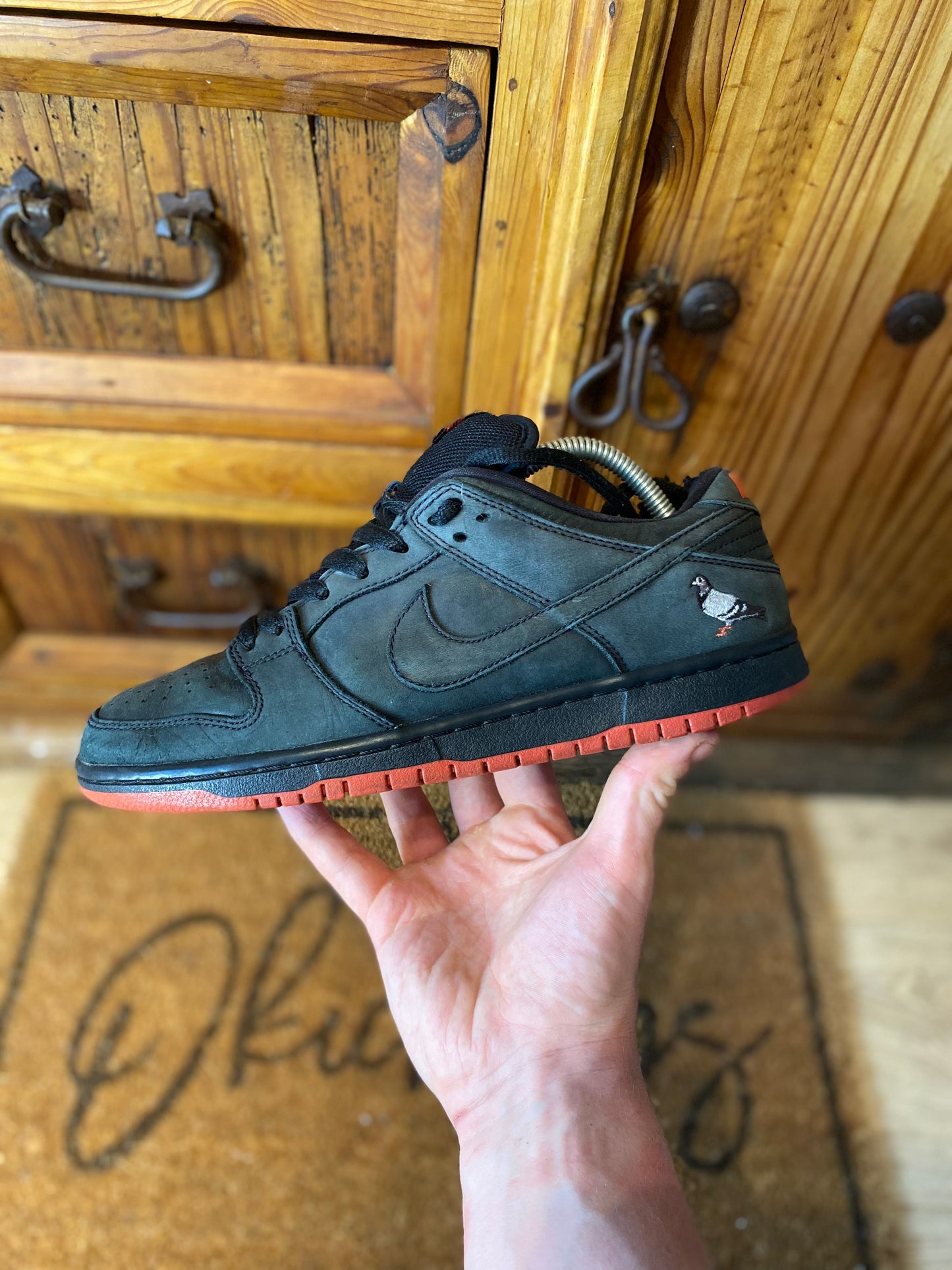 NIKE SB DUNK LOW ‘BLACK PIGEON’ - UK 7.5