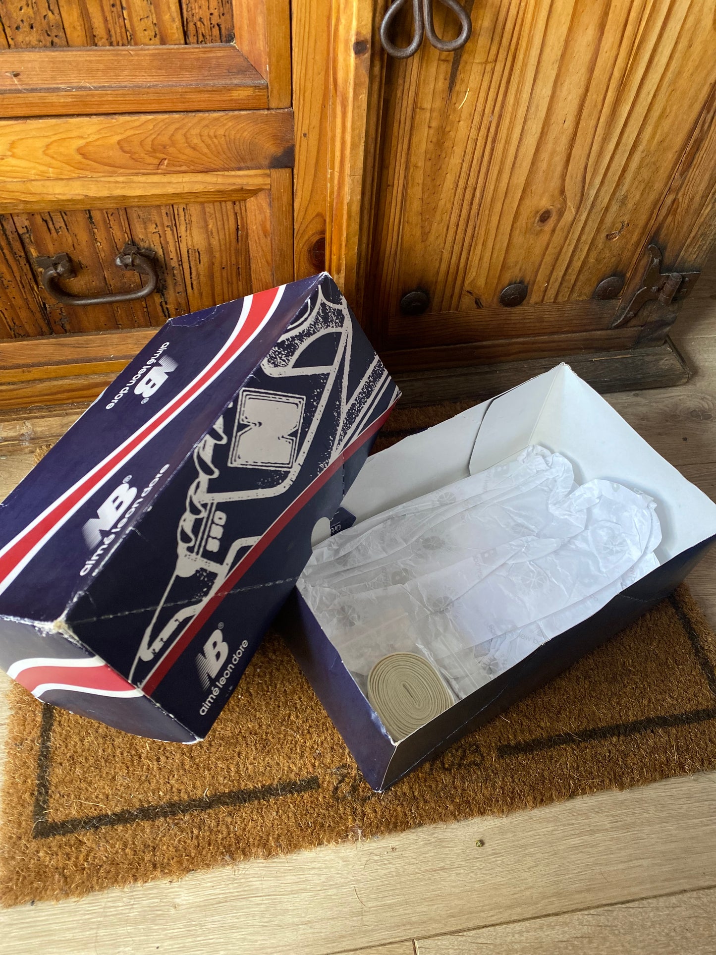 NEW BALANCE 550 AIMÉ LEON DORE ‘WHITE NAVY RED’ - UK 8.5