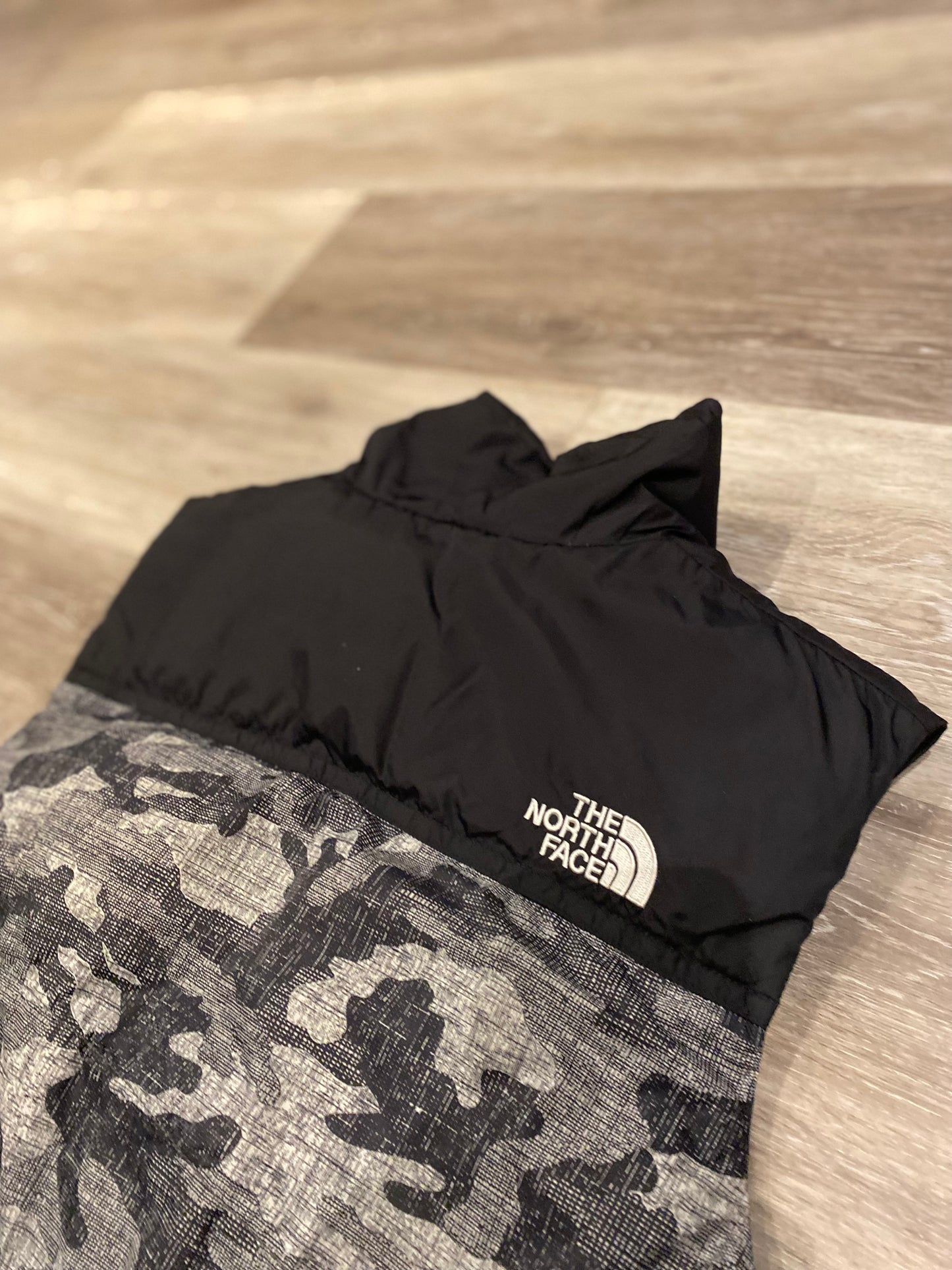 THE NORTH FACE NUPTSE 700 PUFFER GILET - JUNIOR XL