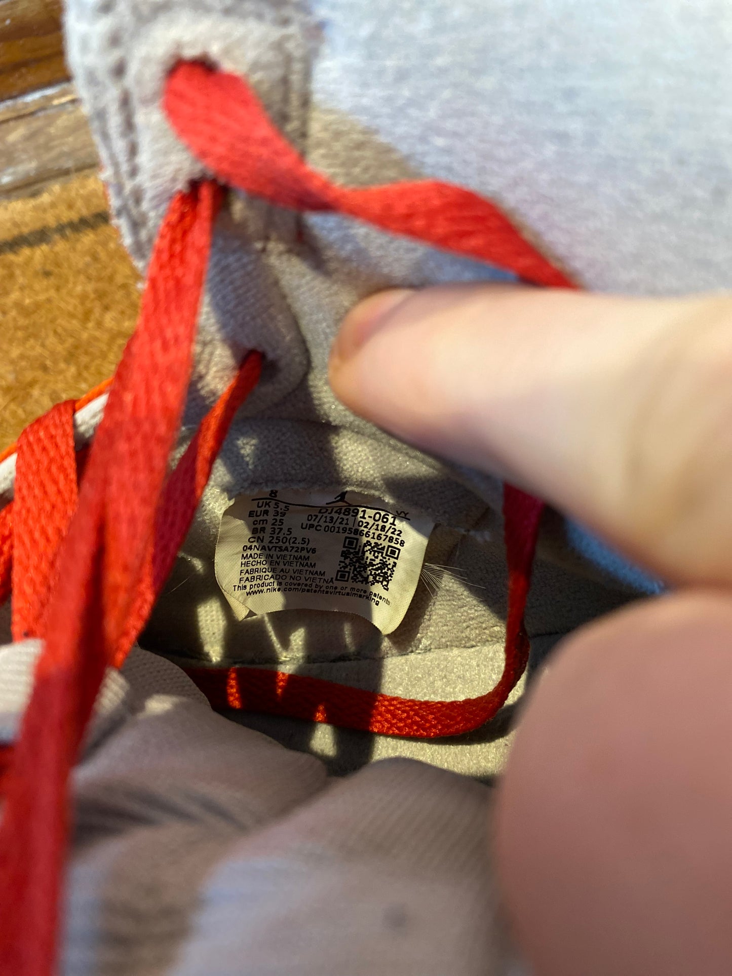 JORDAN 1 HIGH ‘VARSITY RED’ - UK 5.5