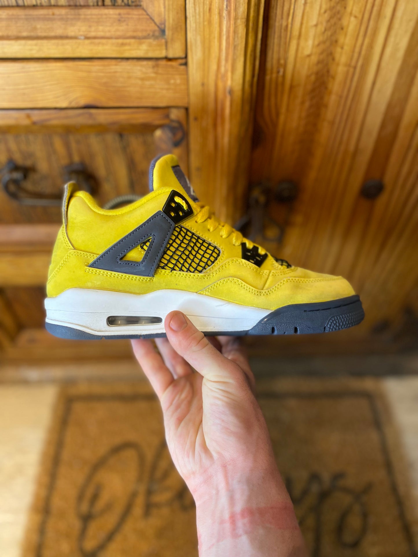 JORDAN 4 ‘LIGHTNING’ - UK 6
