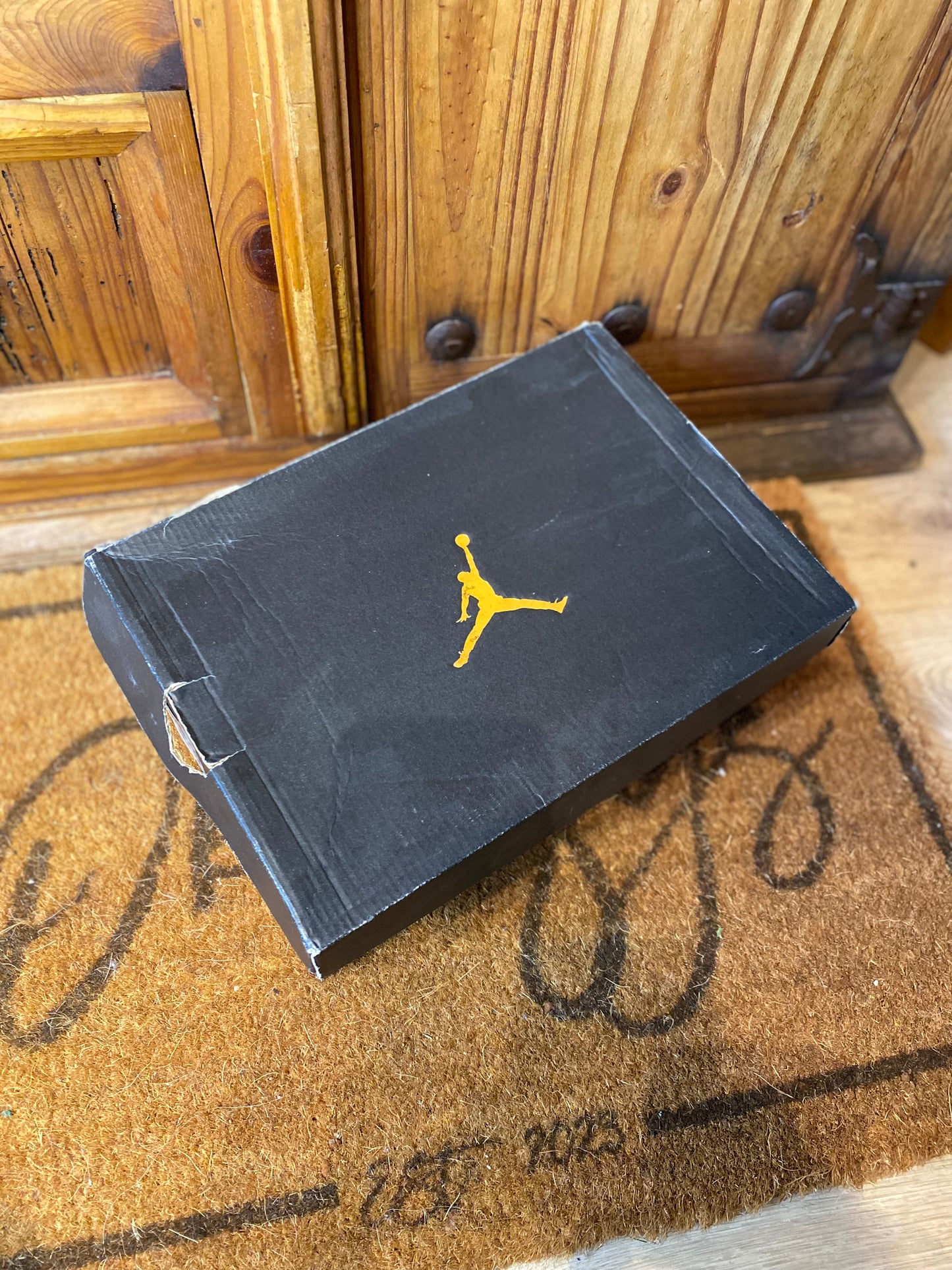 JORDAN 1 LOW ‘LIGHT SMOKE GREY’ - UK 6