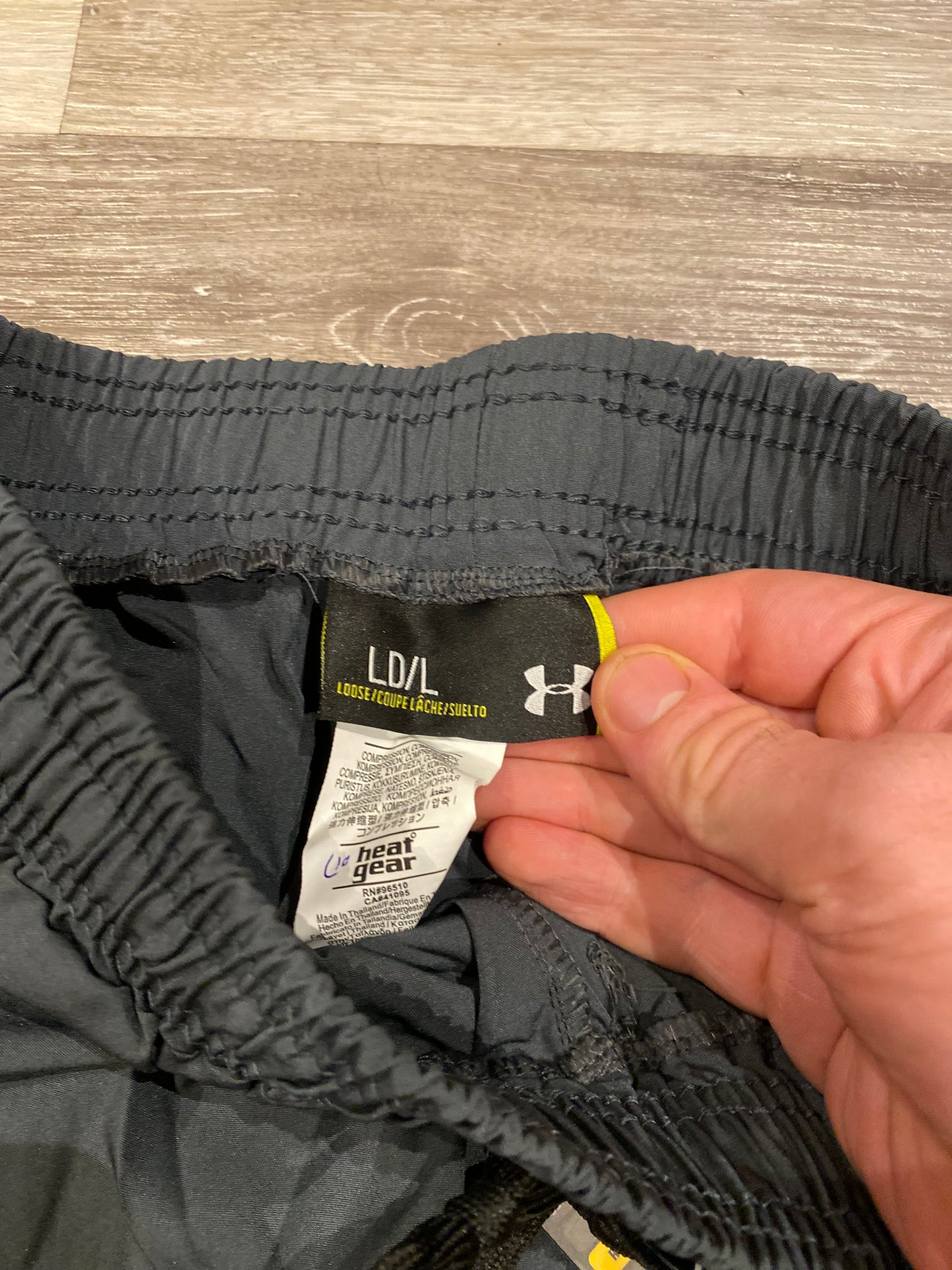 UNDER ARMOUR SHORTS - BNWT - L