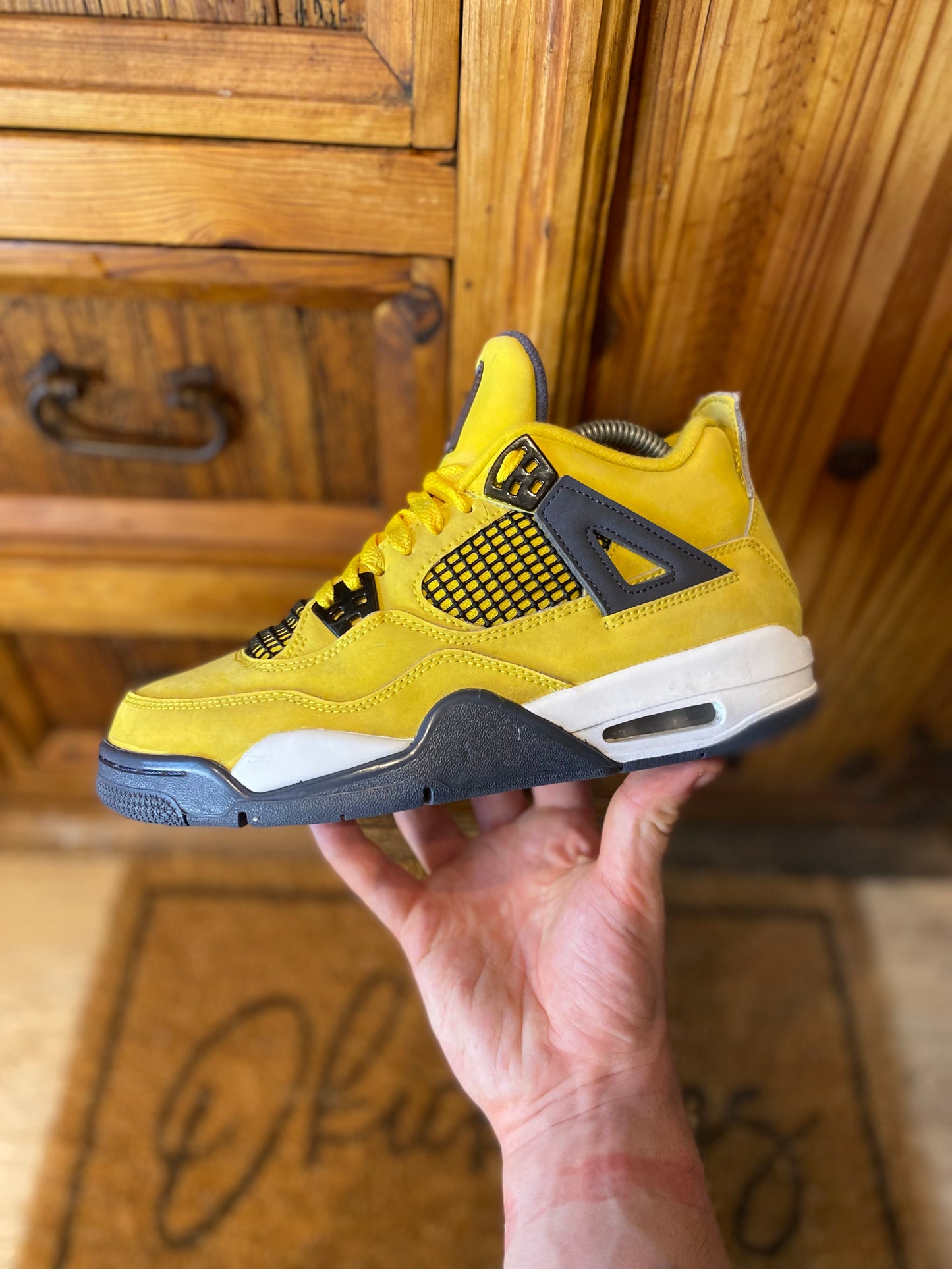 JORDAN 4 ‘LIGHTNING’ - UK 6