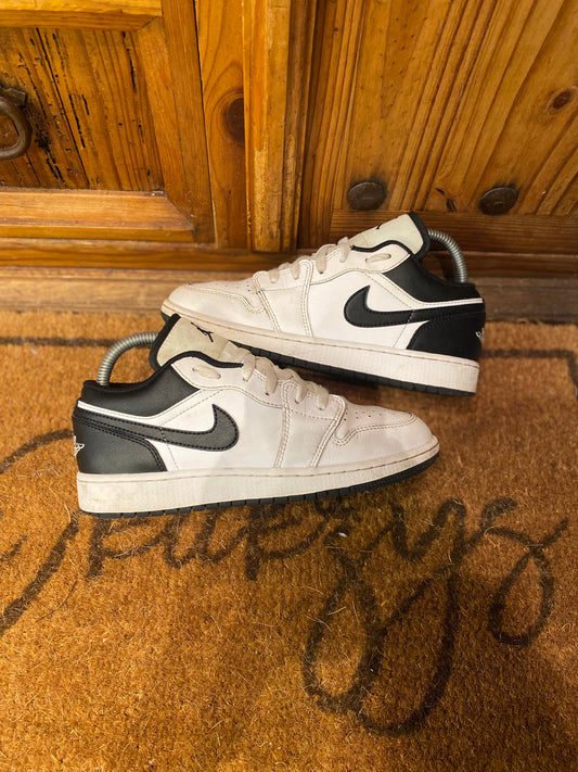 JORDAN 1 LOW ‘WHITE BLACK’ - UK 5