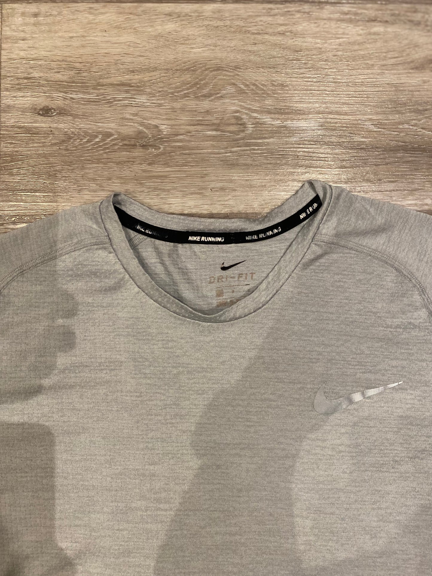 NIKE DRI-FIT MILER TEE - M