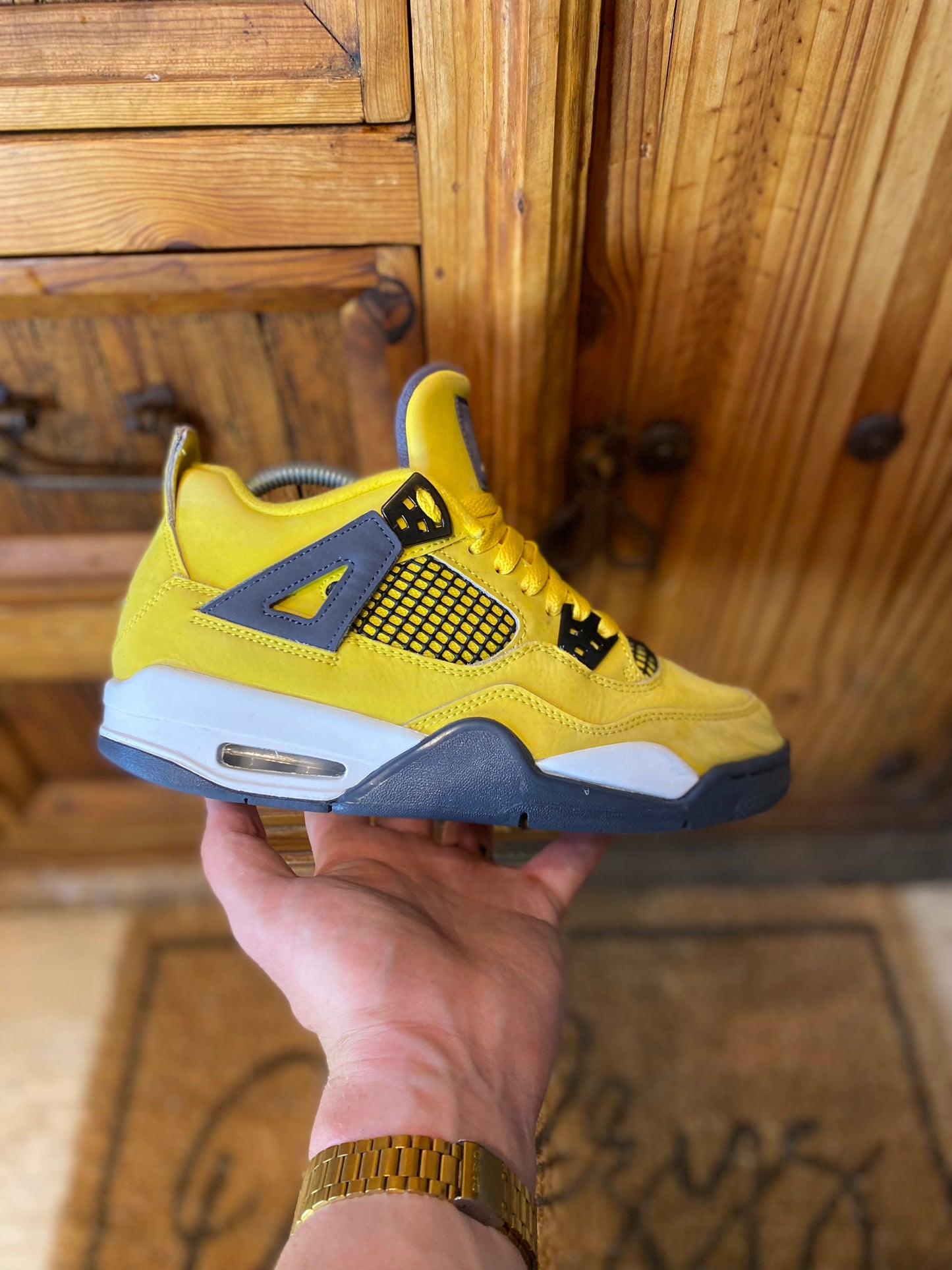JORDAN 4 ‘LIGHTNING’ - UK 6