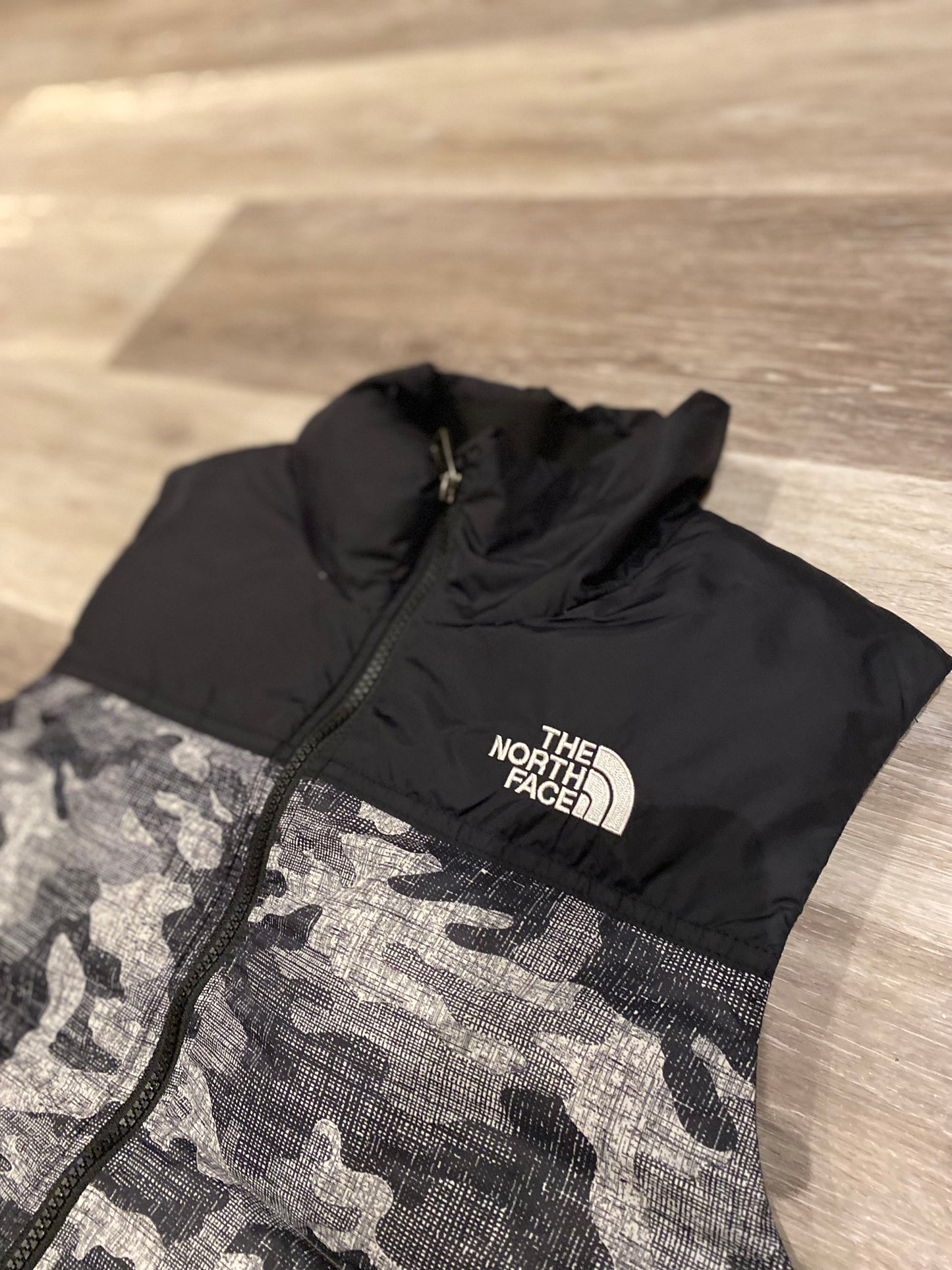 THE NORTH FACE NUPTSE 700 PUFFER GILET - JUNIOR XL