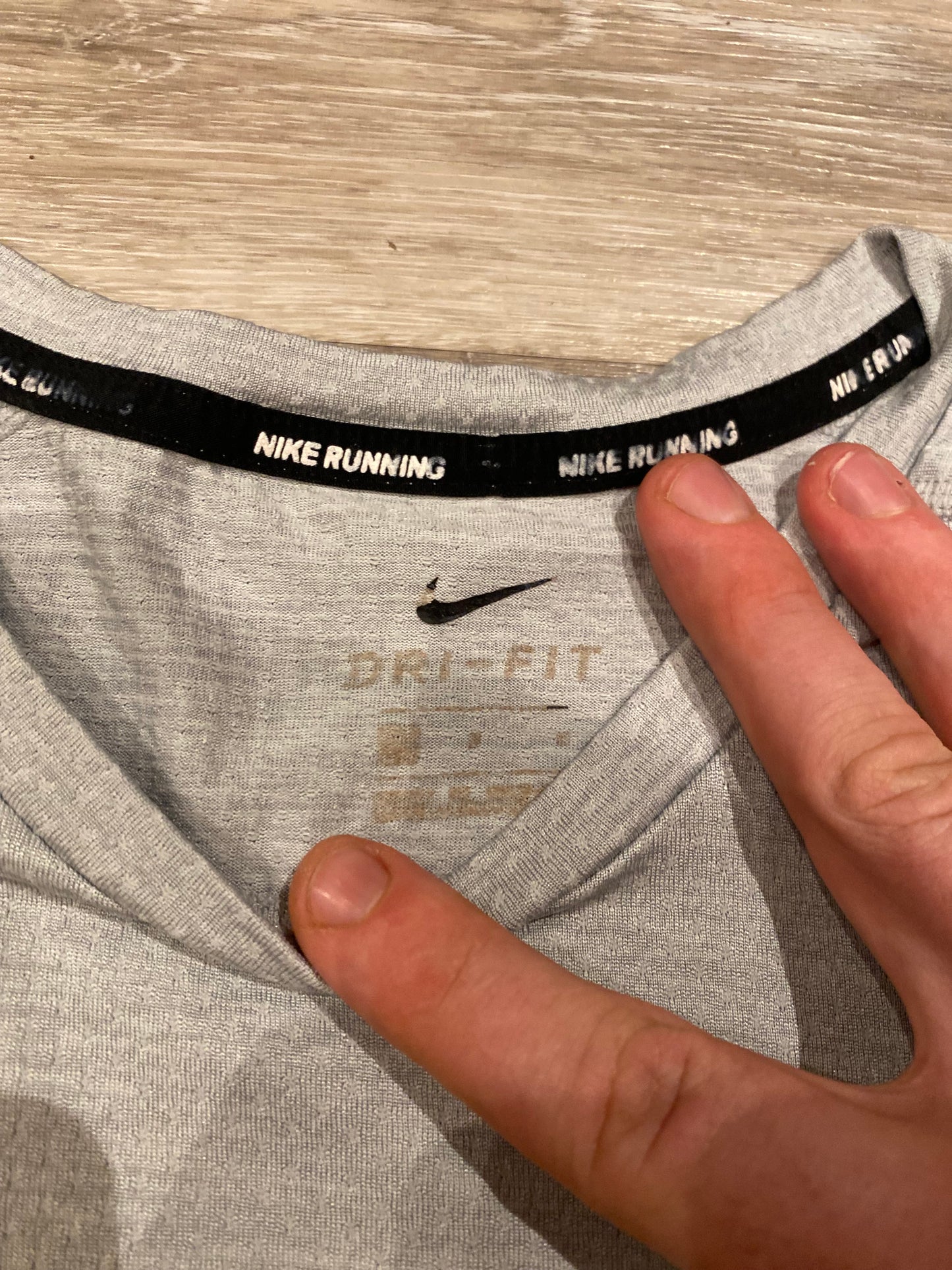 NIKE DRI-FIT MILER TEE - M