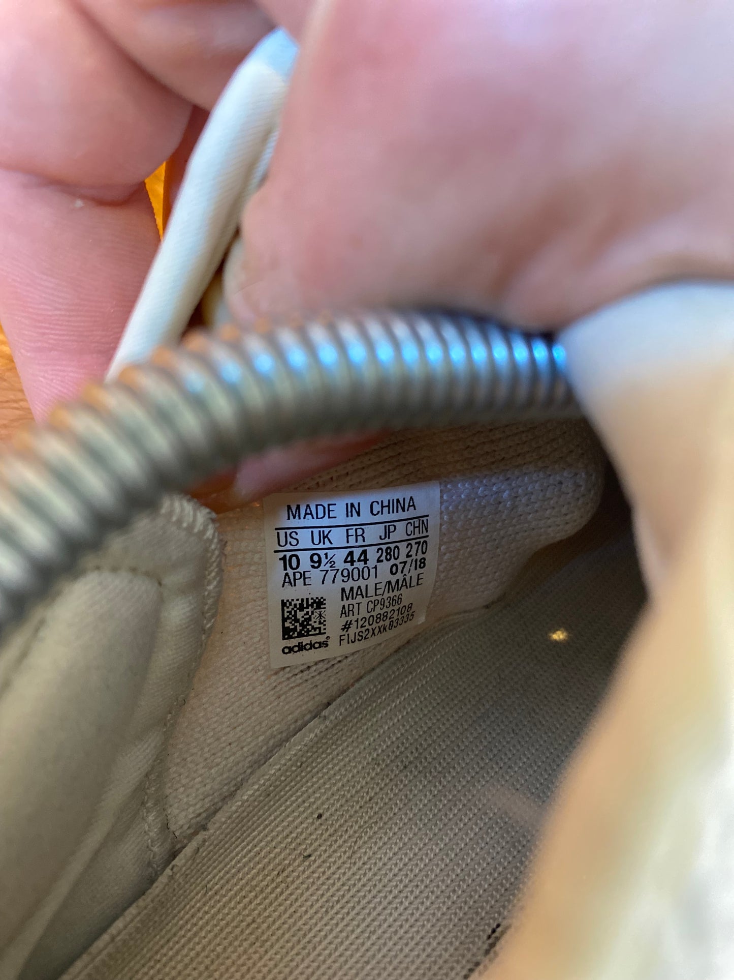 YEEZY BOOST 350 V2 ‘CREAM’ - UK 9.5