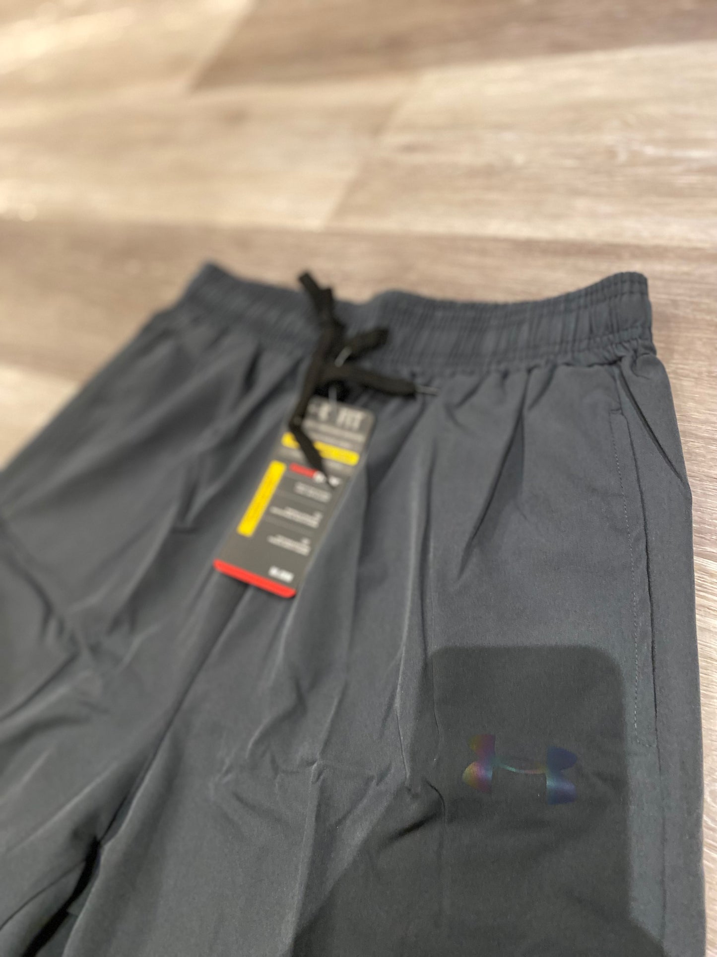 UNDER ARMOUR SHORTS - BNWT - L