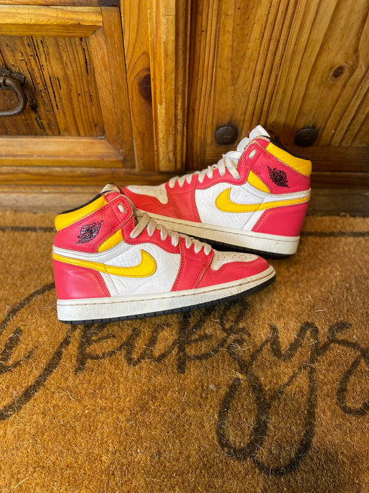 JORDAN 1 HIGH ‘LIGHT FUSION RED’ - UK 4.5