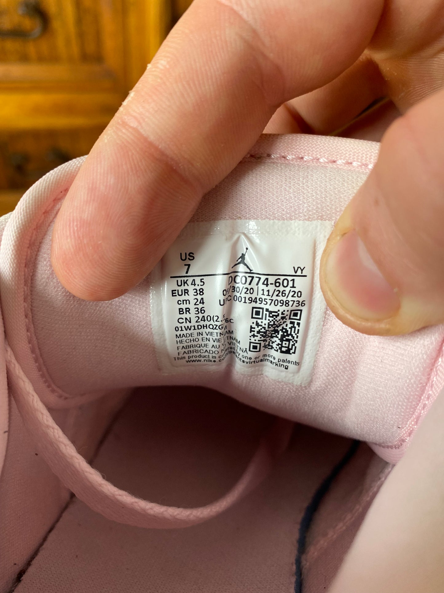 JORDAN 1 LOW ‘ARCTIC PINK GUM’ - UK 4.5