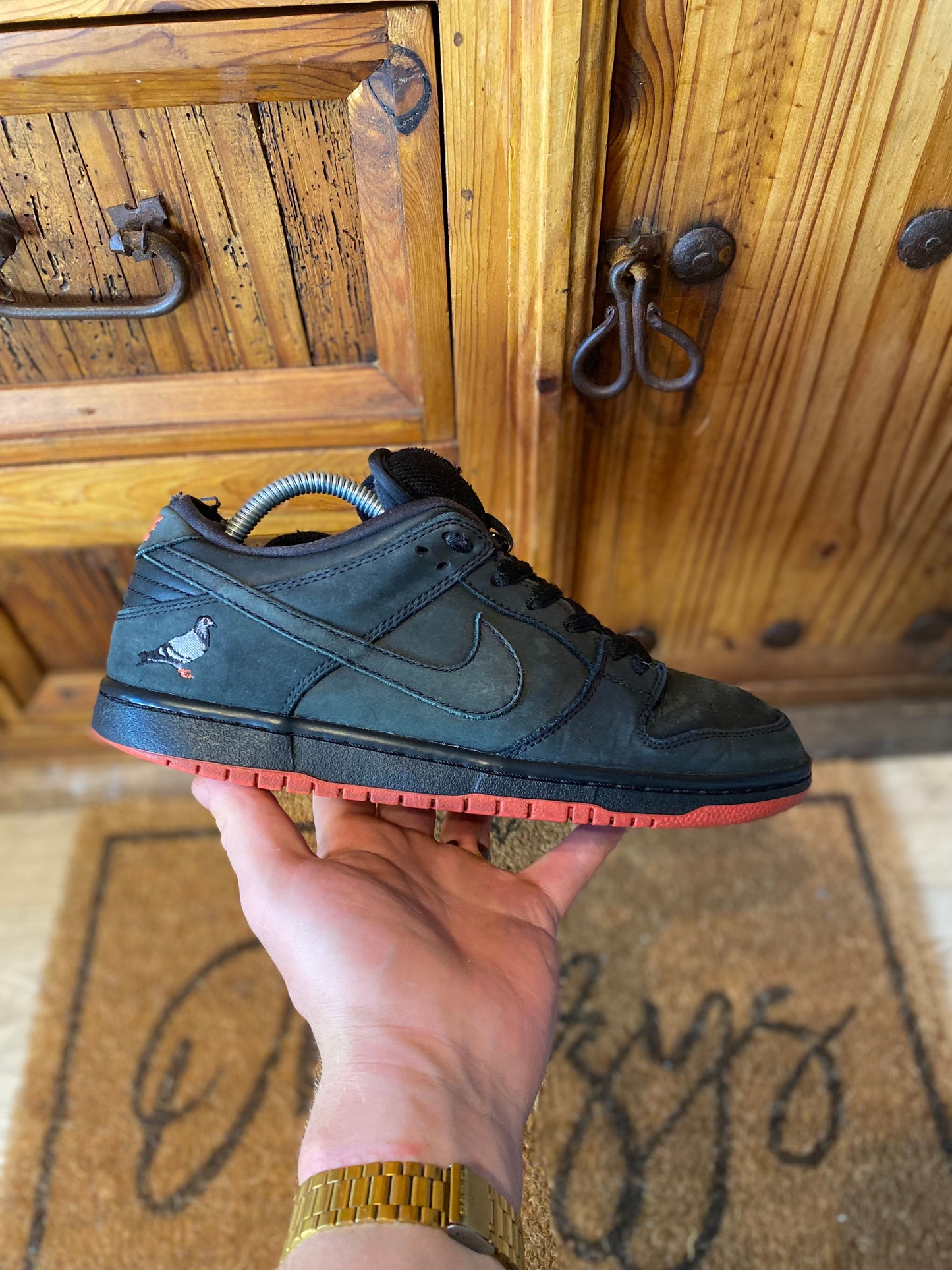 NIKE SB DUNK LOW ‘BLACK PIGEON’ - UK 7.5
