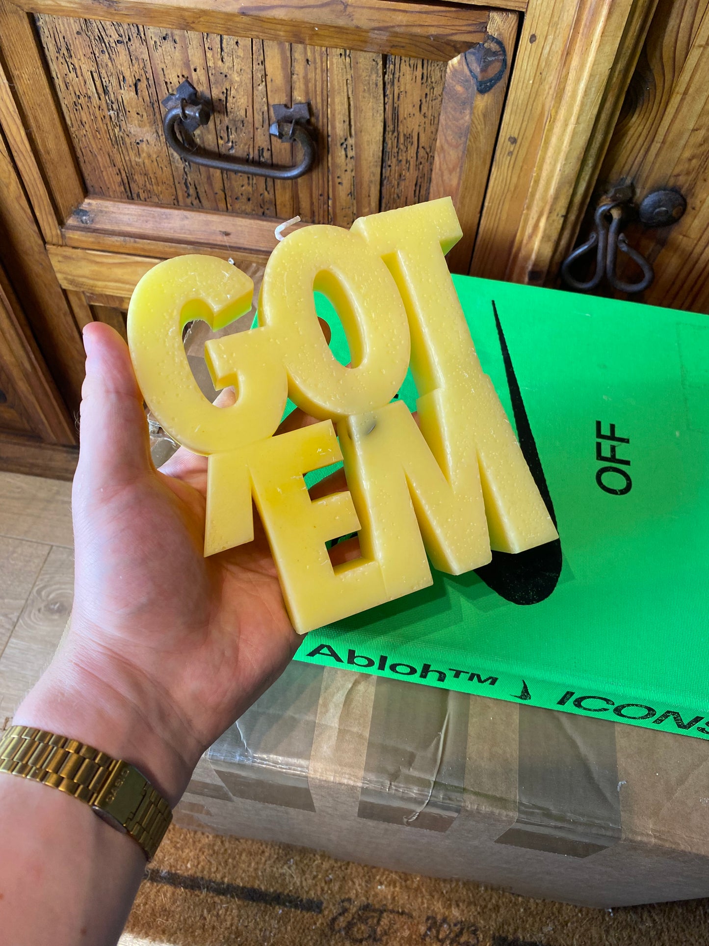GOT EM’ SNEAKER CANDLE *scented* - #0021