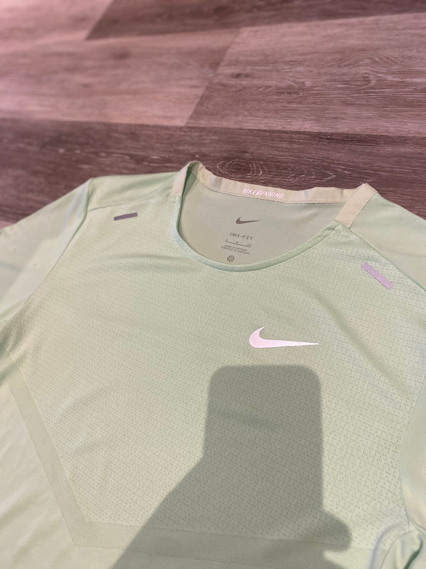 NIKE DRI-FIT MILER TEE - S