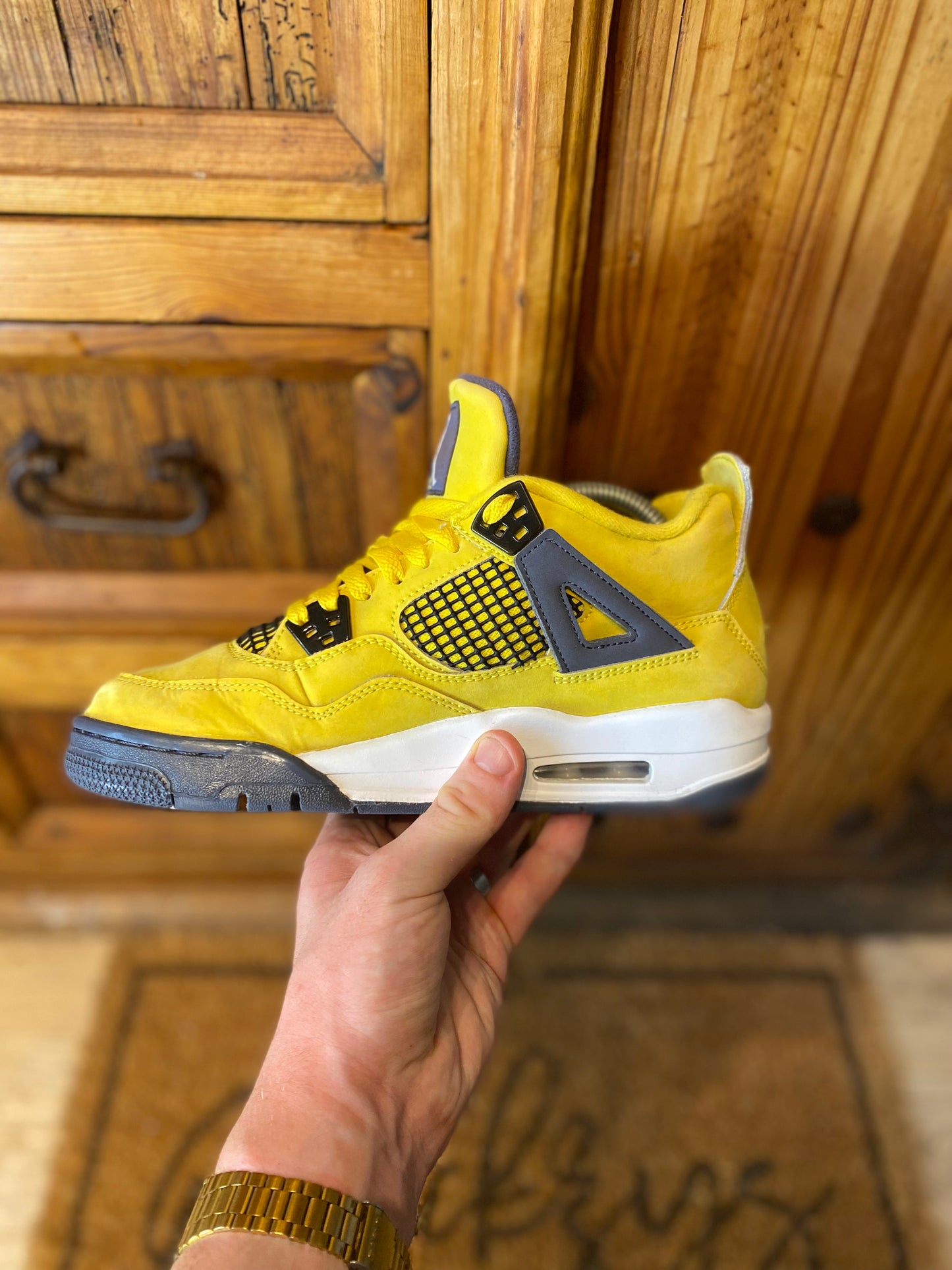 JORDAN 4 ‘LIGHTNING’ - UK 6