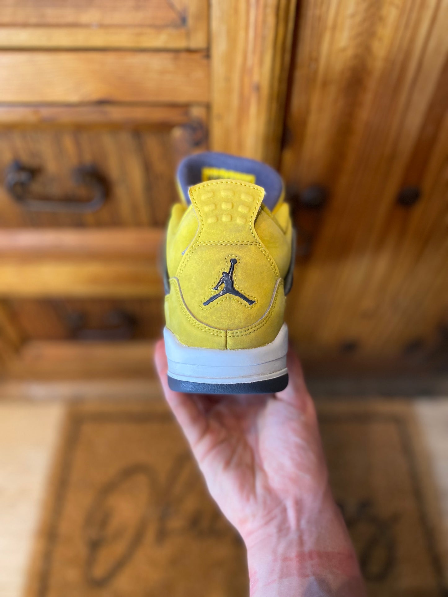 JORDAN 4 ‘LIGHTNING’ - UK 6