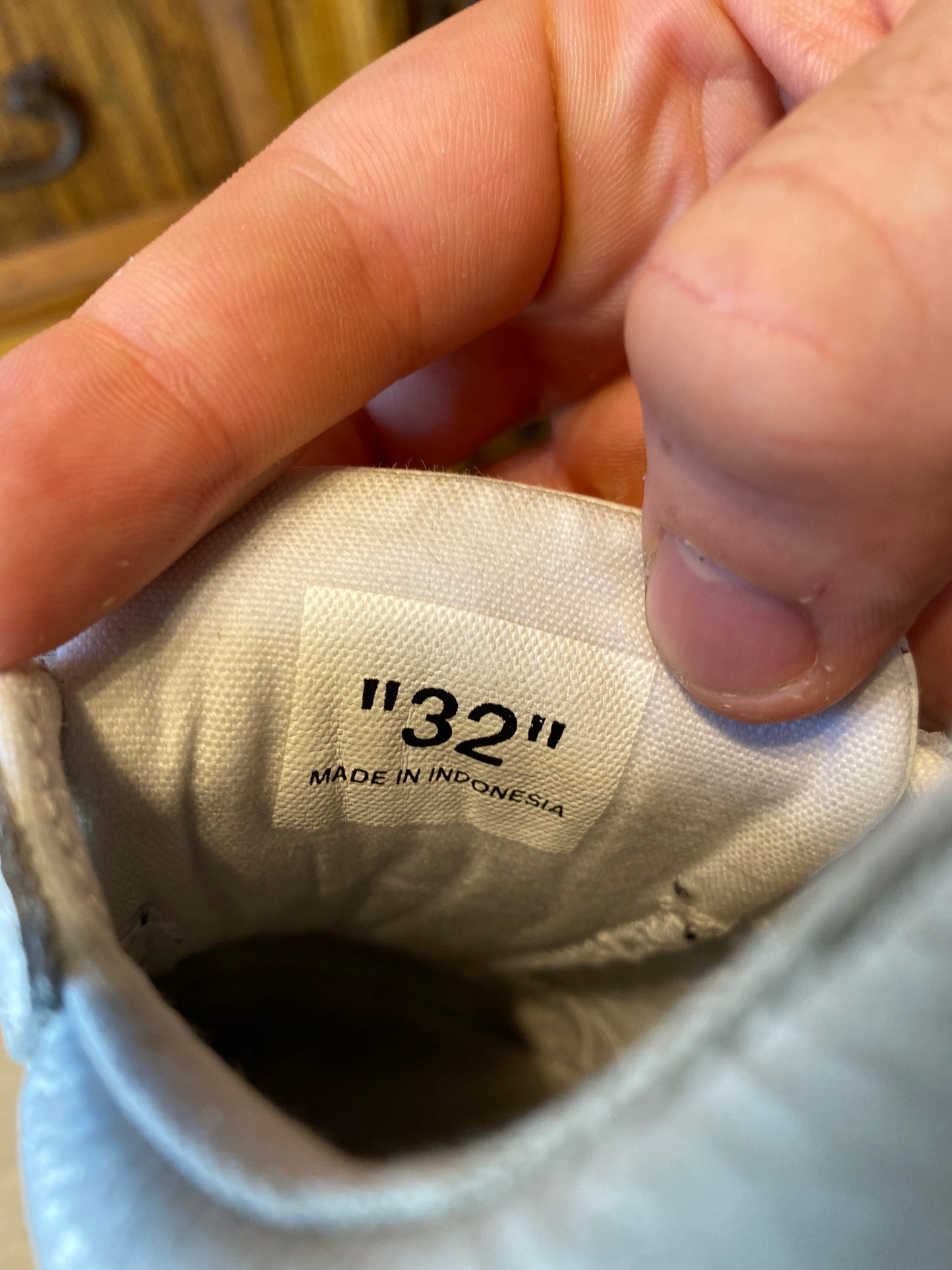 OFF WHITE VULCANISED LOW CANVAS - UK 13C