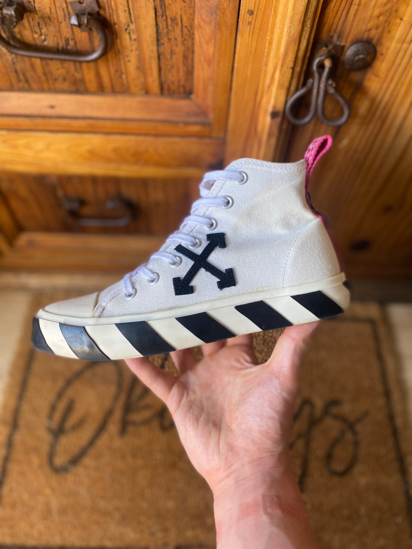 OFF WHITE VULCANISED ‘ARROWS PATCH WHITE’ - UK 7