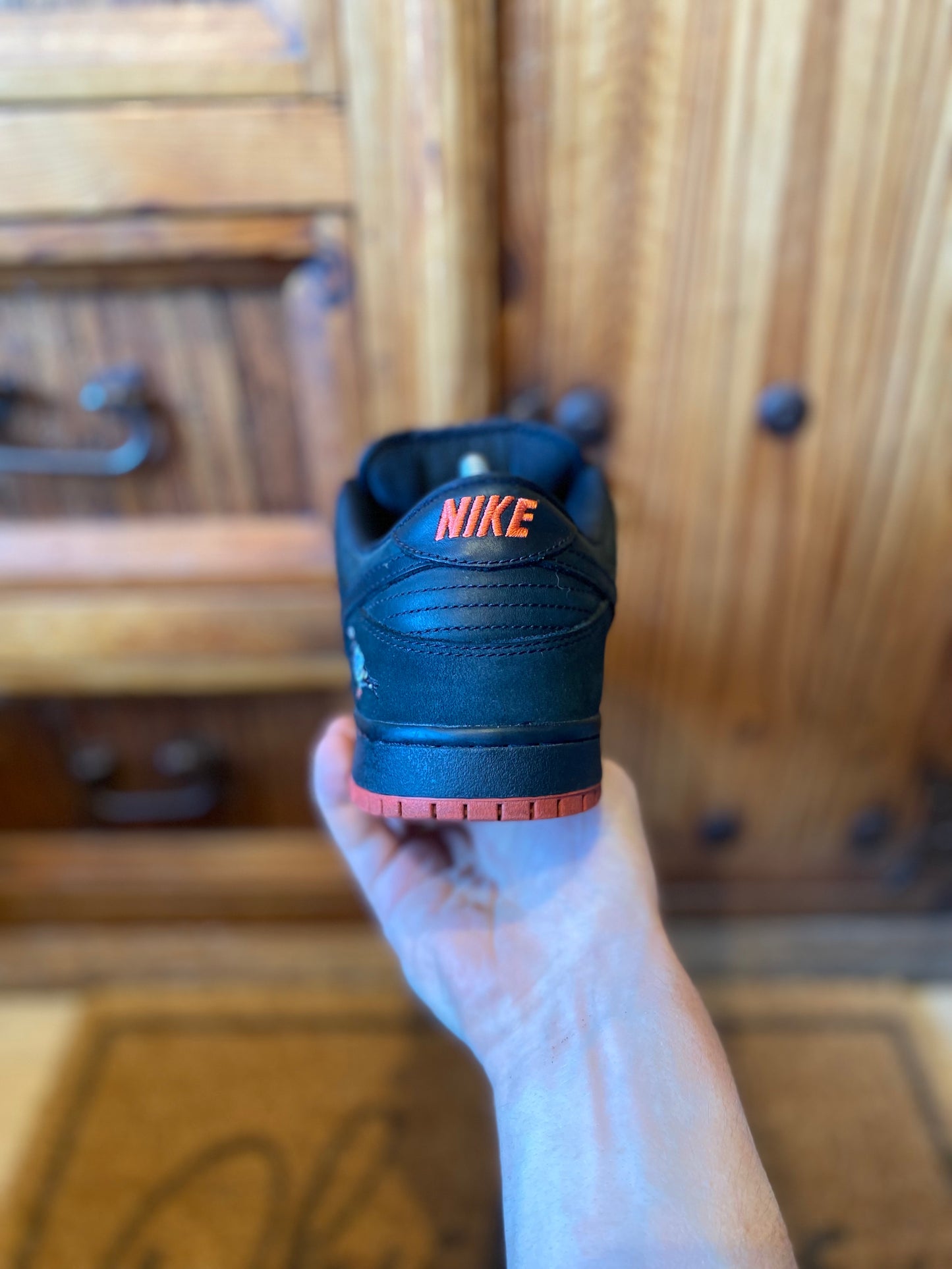 NIKE SB DUNK LOW ‘BLACK PIGEON’ - *RARE* - UK 7