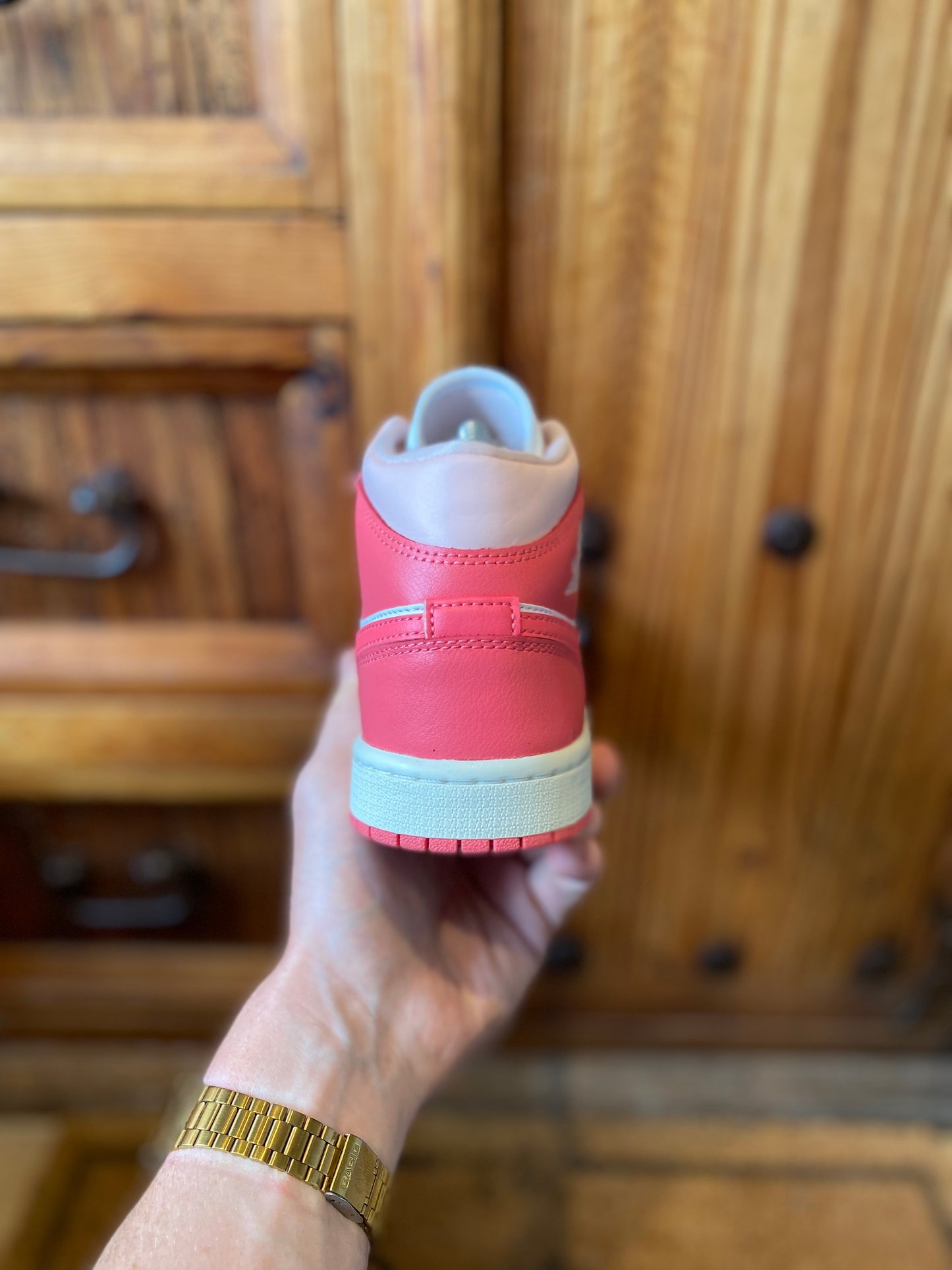 JORDAN 1 MID ‘STRAWBERRIES AND CREAM’ - UK 4
