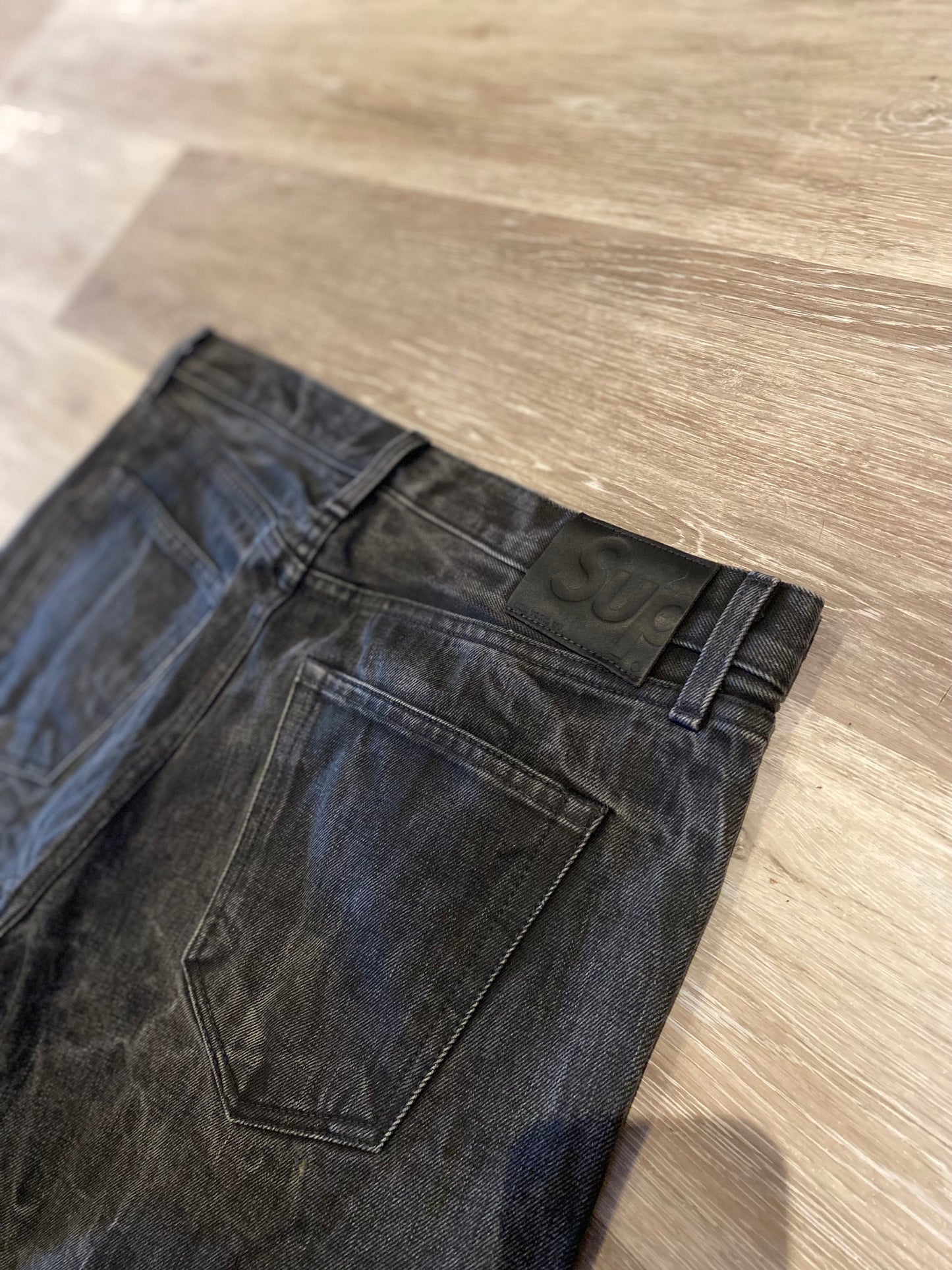 SUPREME STONE WASHED JEANS