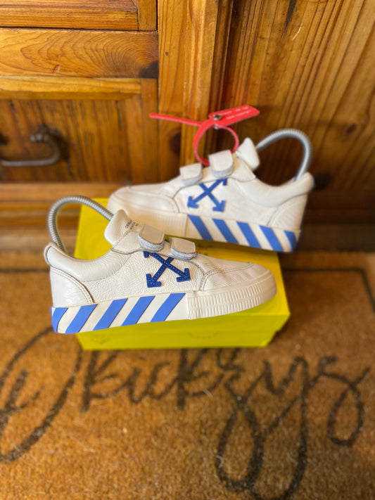 OFF WHITE VULCANISED LOW CANVAS - UK 13C