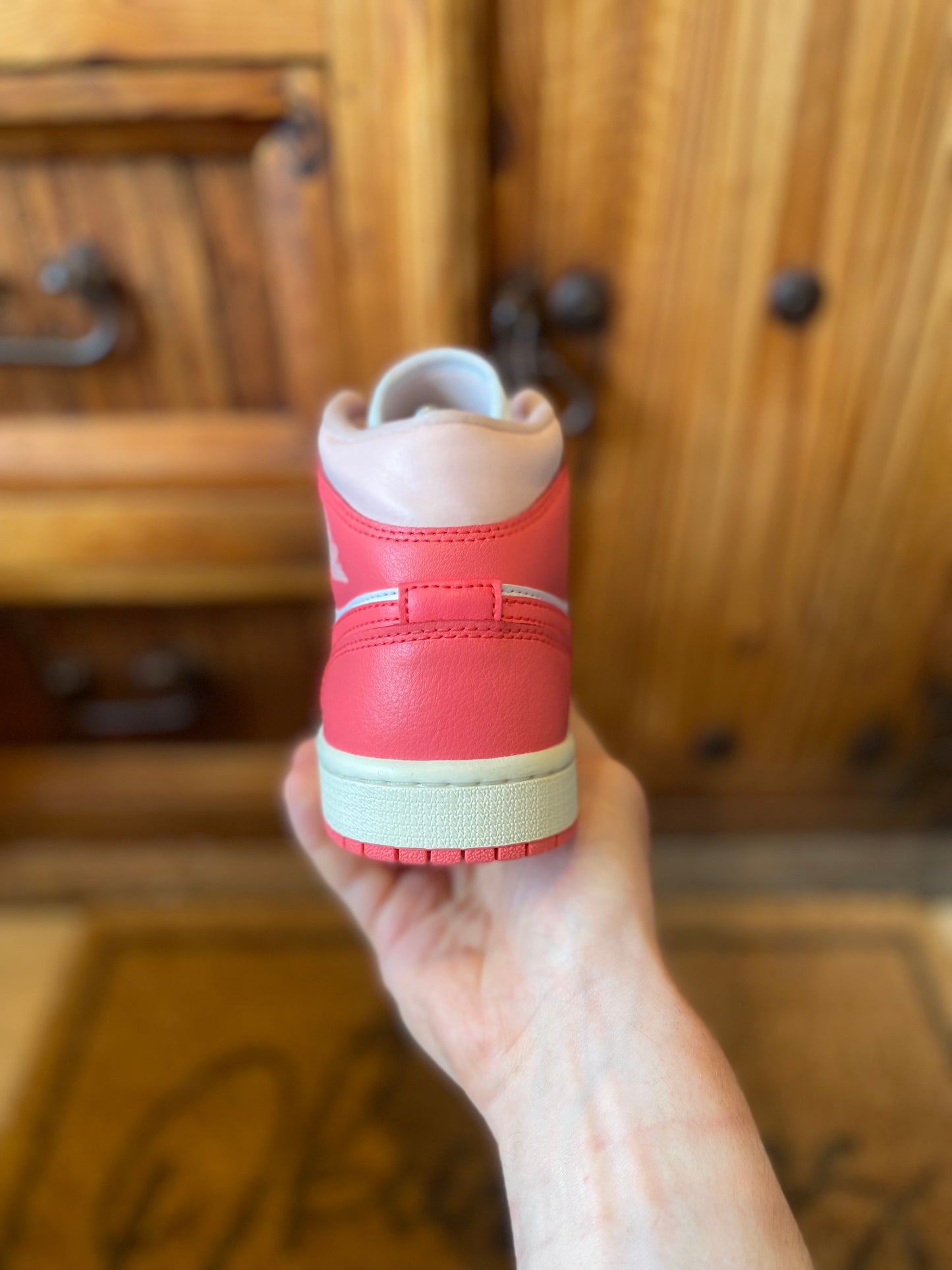 JORDAN 1 MID ‘STRAWBERRIES AND CREAM’ - UK 4