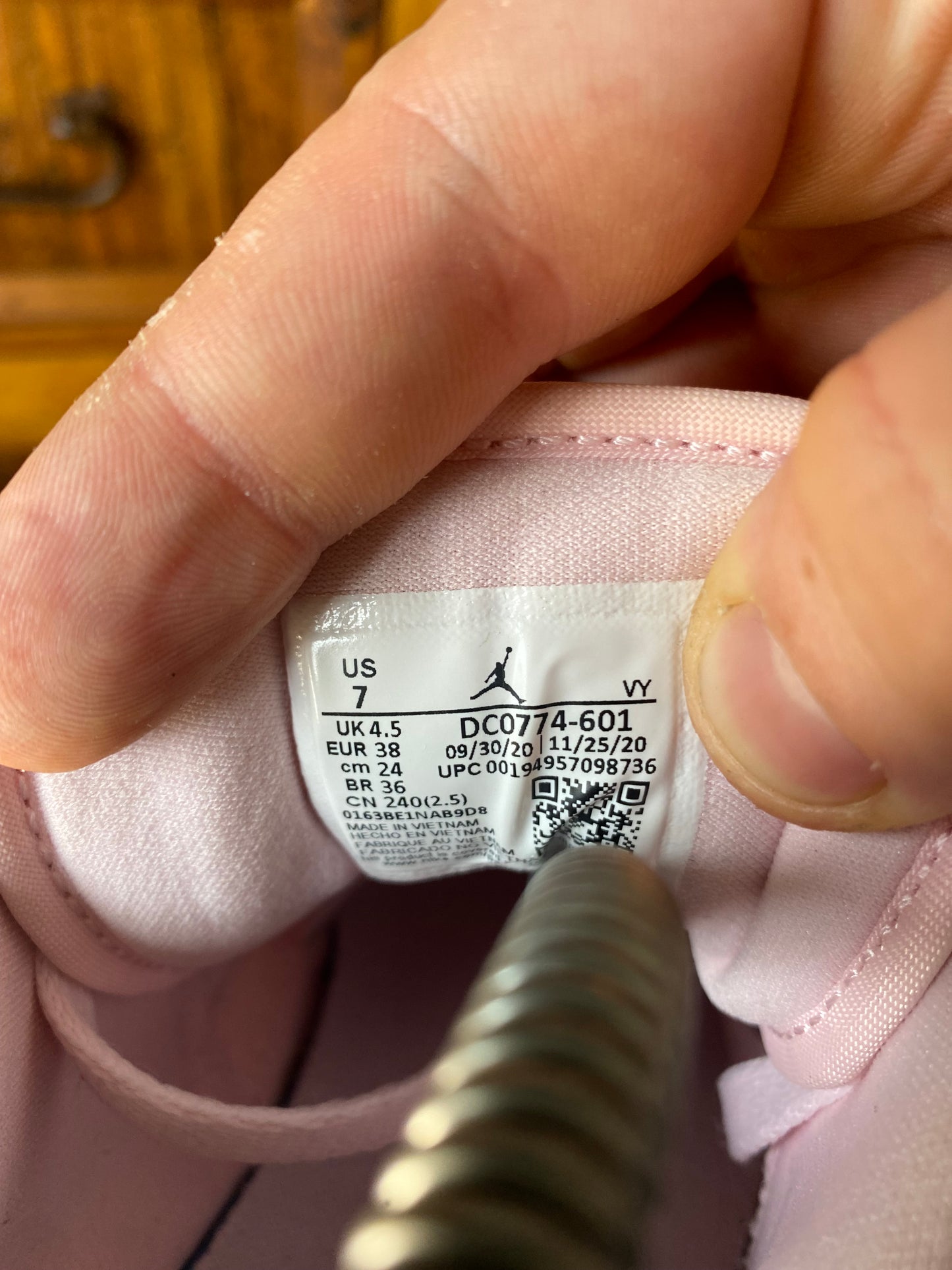 JORDAN 1 LOW ‘ARCTIC PINK GUM’ - UK 4.5