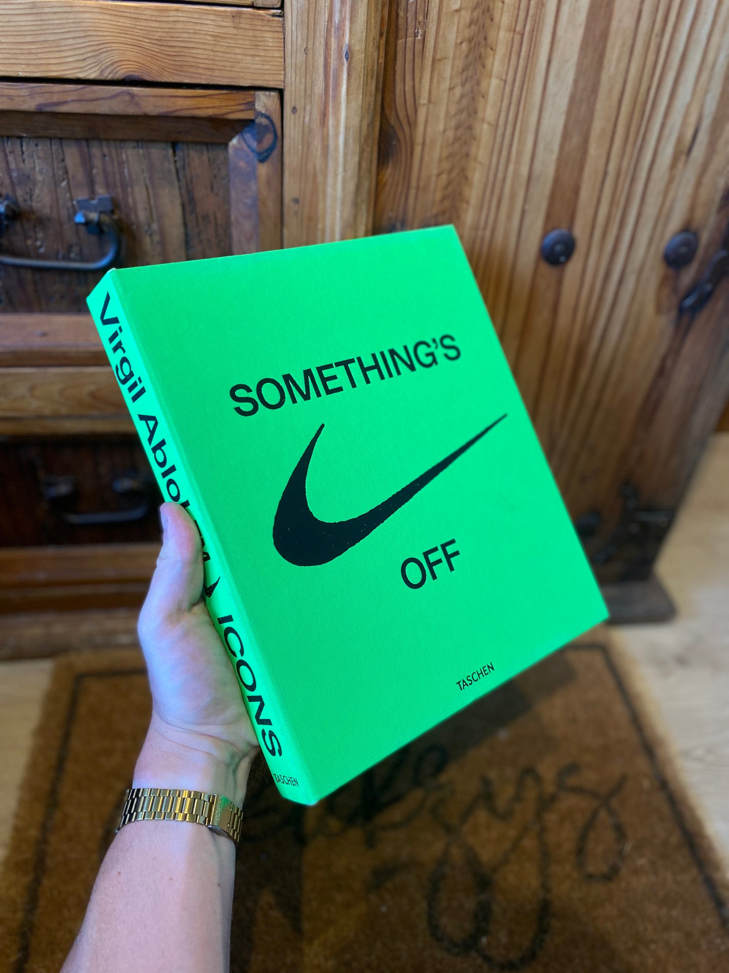 VIRGIL ABHLOH X NIKE ICONS ‘THE TEN’ SOMETHING’S OFF BOOK