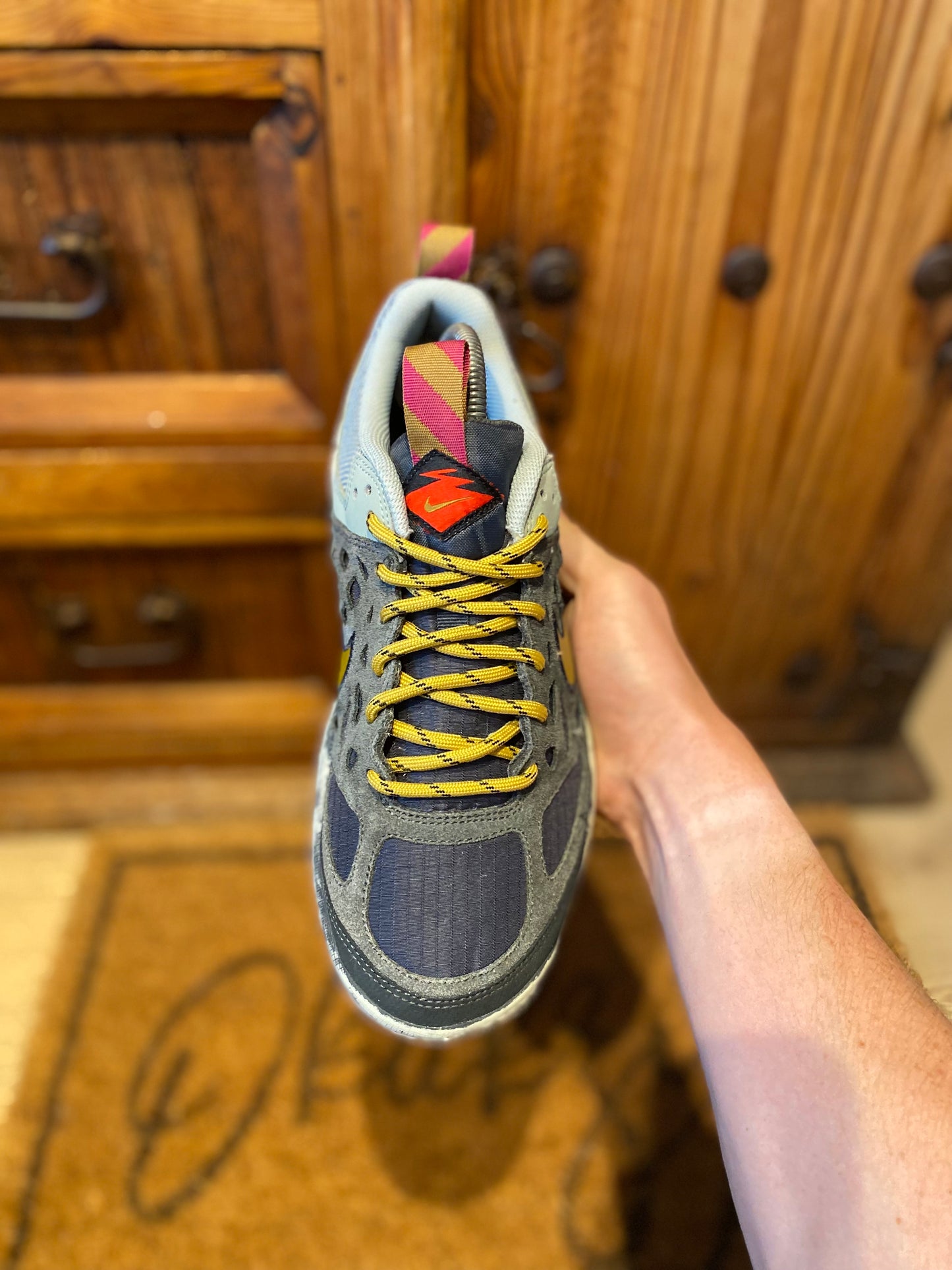 NIKE FREE RUN TRAIL ALBIS *SAMPLE PAIR’ - UK 8
