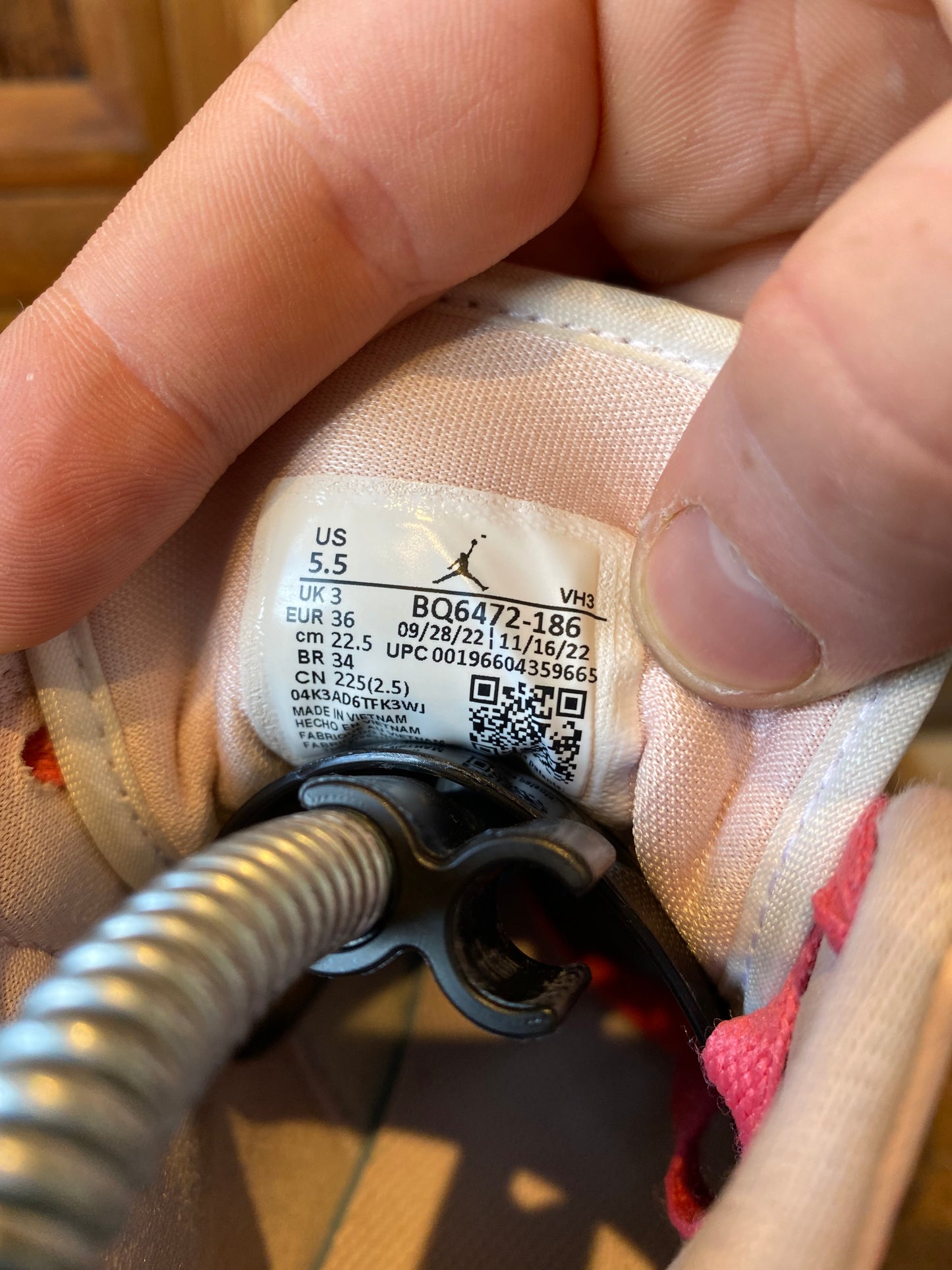 JORDAN 1 MID ‘STRAWBERRIES AND CREAM’ - UK 3