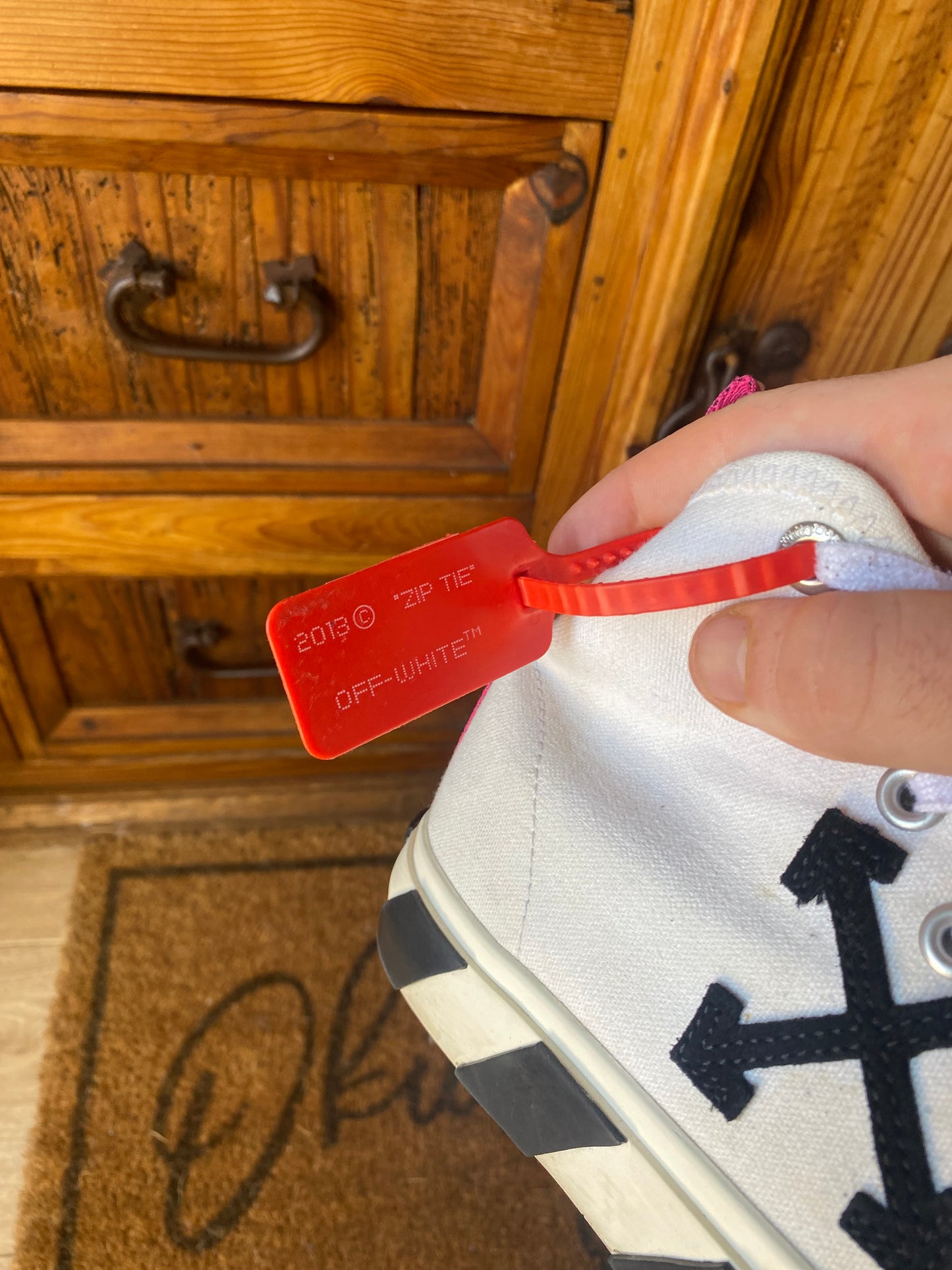 OFF WHITE VULCANISED ‘ARROWS PATCH WHITE’ - UK 7