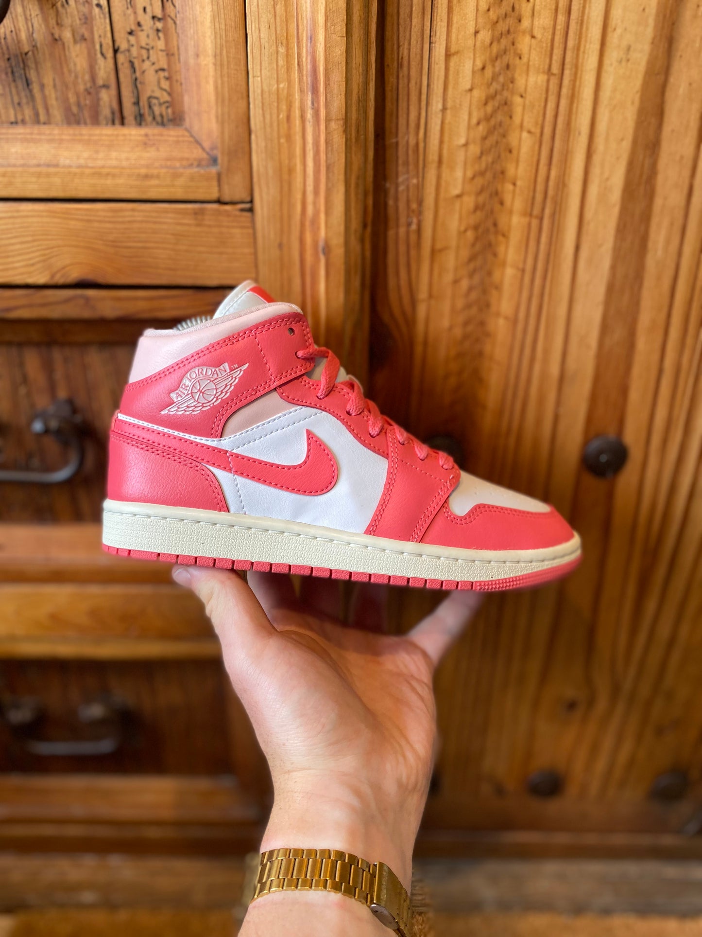 JORDAN 1 MID ‘STRAWBERRIES AND CREAM’ - UK 4