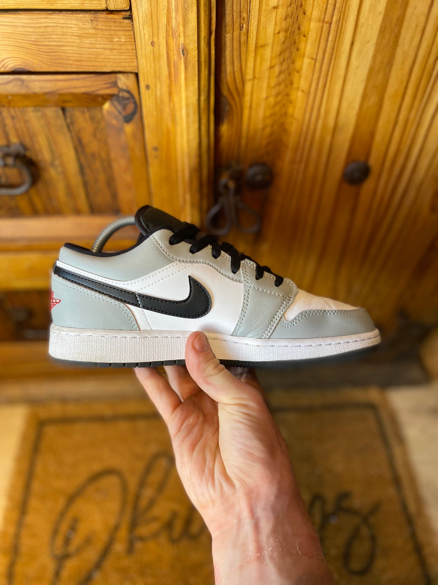 JORDAN 1 LOW ‘LIGHT SMOKE GREY’ - UK 6