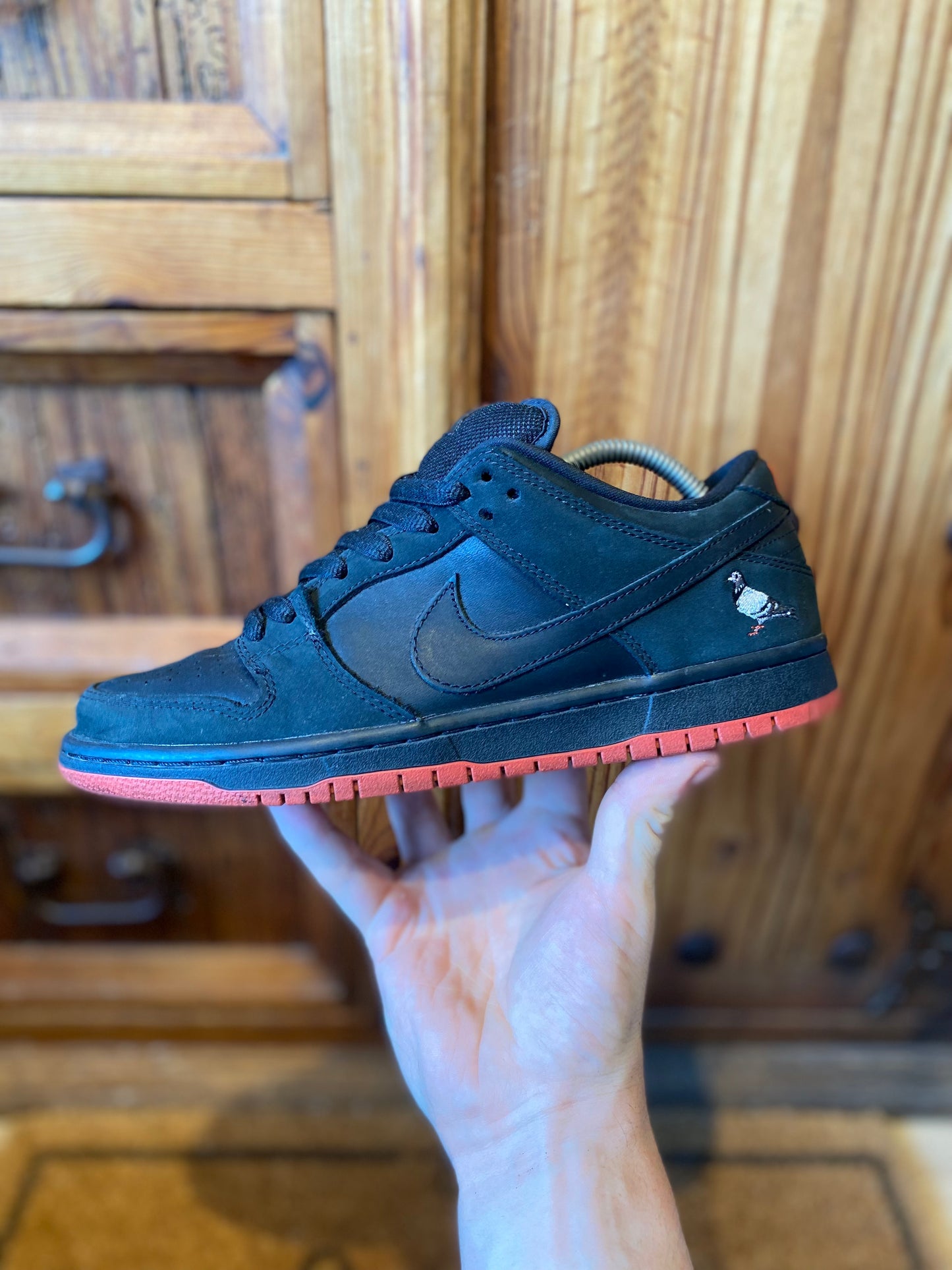 NIKE SB DUNK LOW ‘BLACK PIGEON’ - *RARE* - UK 7