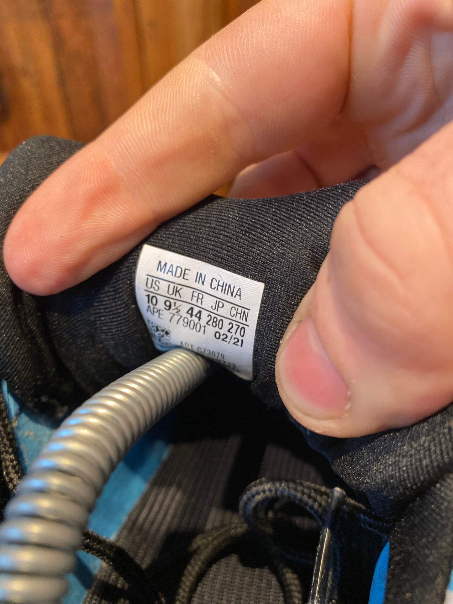 YEEZY BOOST 700 MNVN ‘BRIGHT CYAN’ - UK 9.5