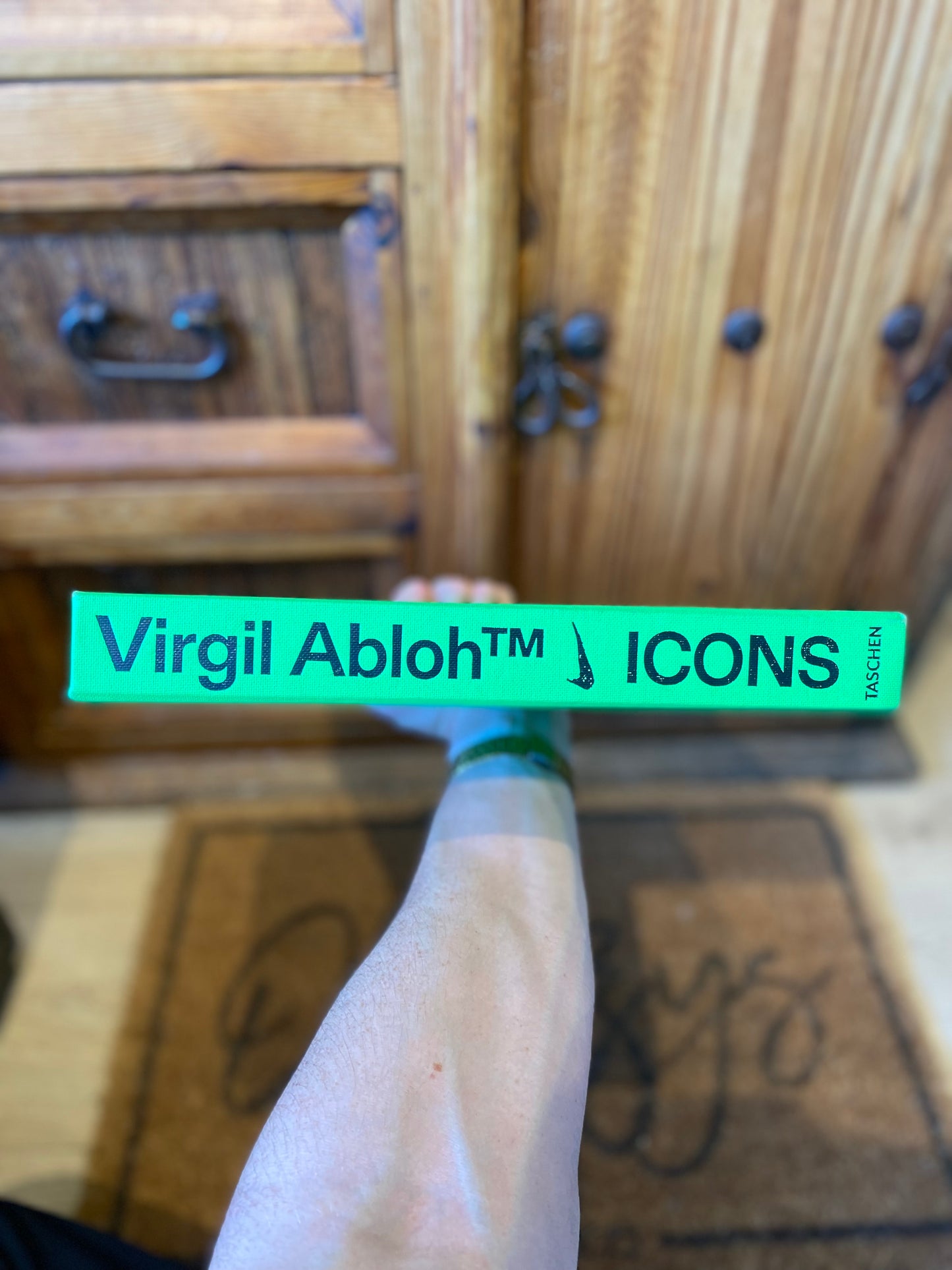 VIRGIL ABHLOH X NIKE ICONS ‘THE TEN’ SOMETHING’S OFF BOOK