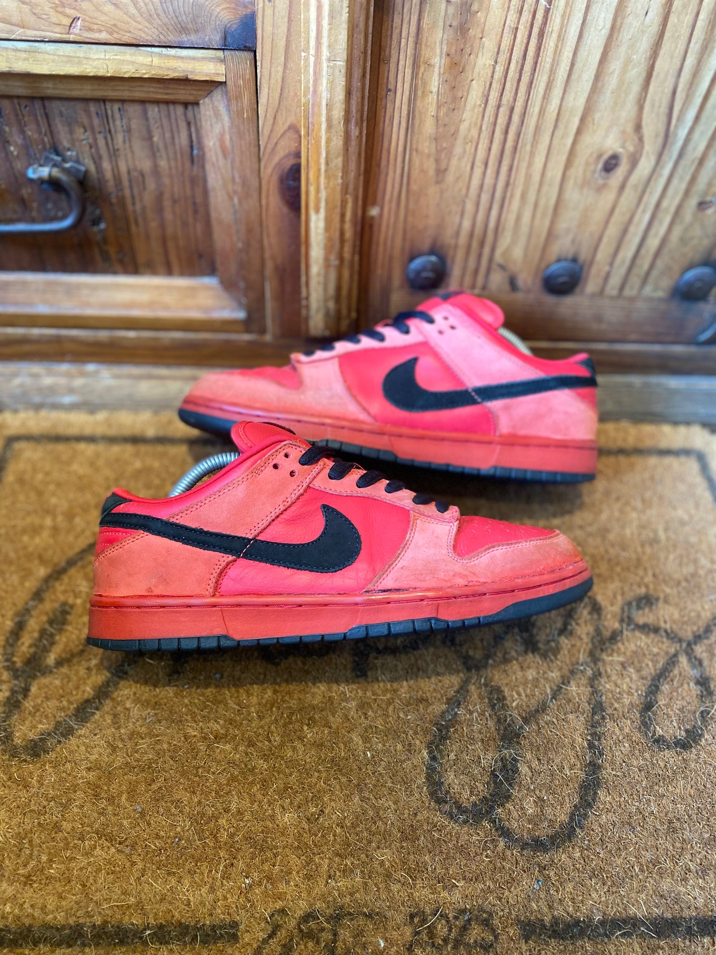 NIKE SB DUNK LOW ‘PURE BLOOD’ - 2003 *RARE* - UK 9.5