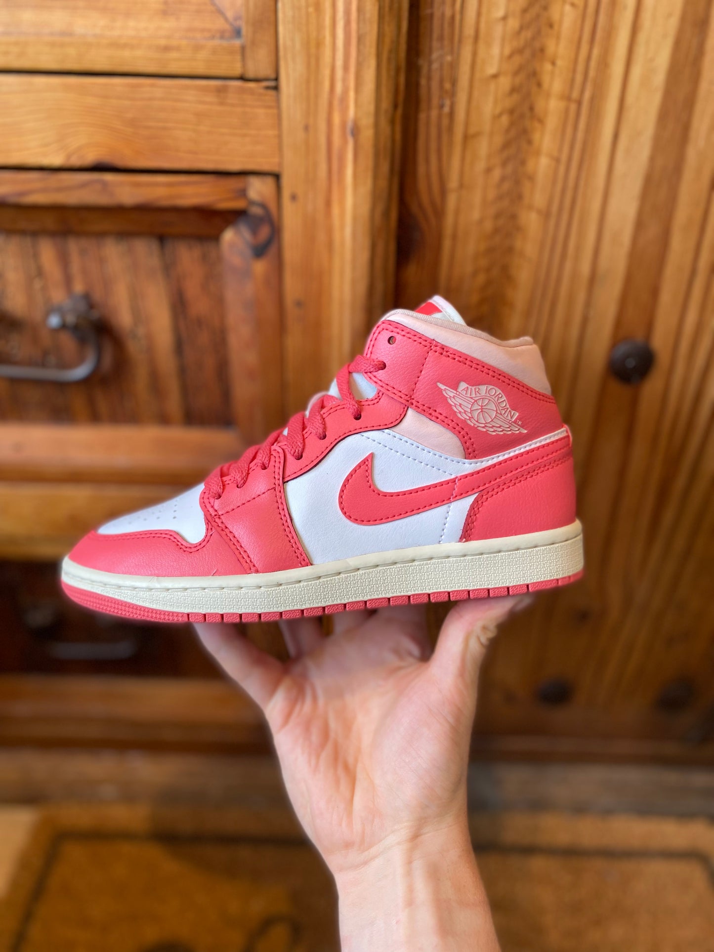 JORDAN 1 MID ‘STRAWBERRIES AND CREAM’ - UK 4