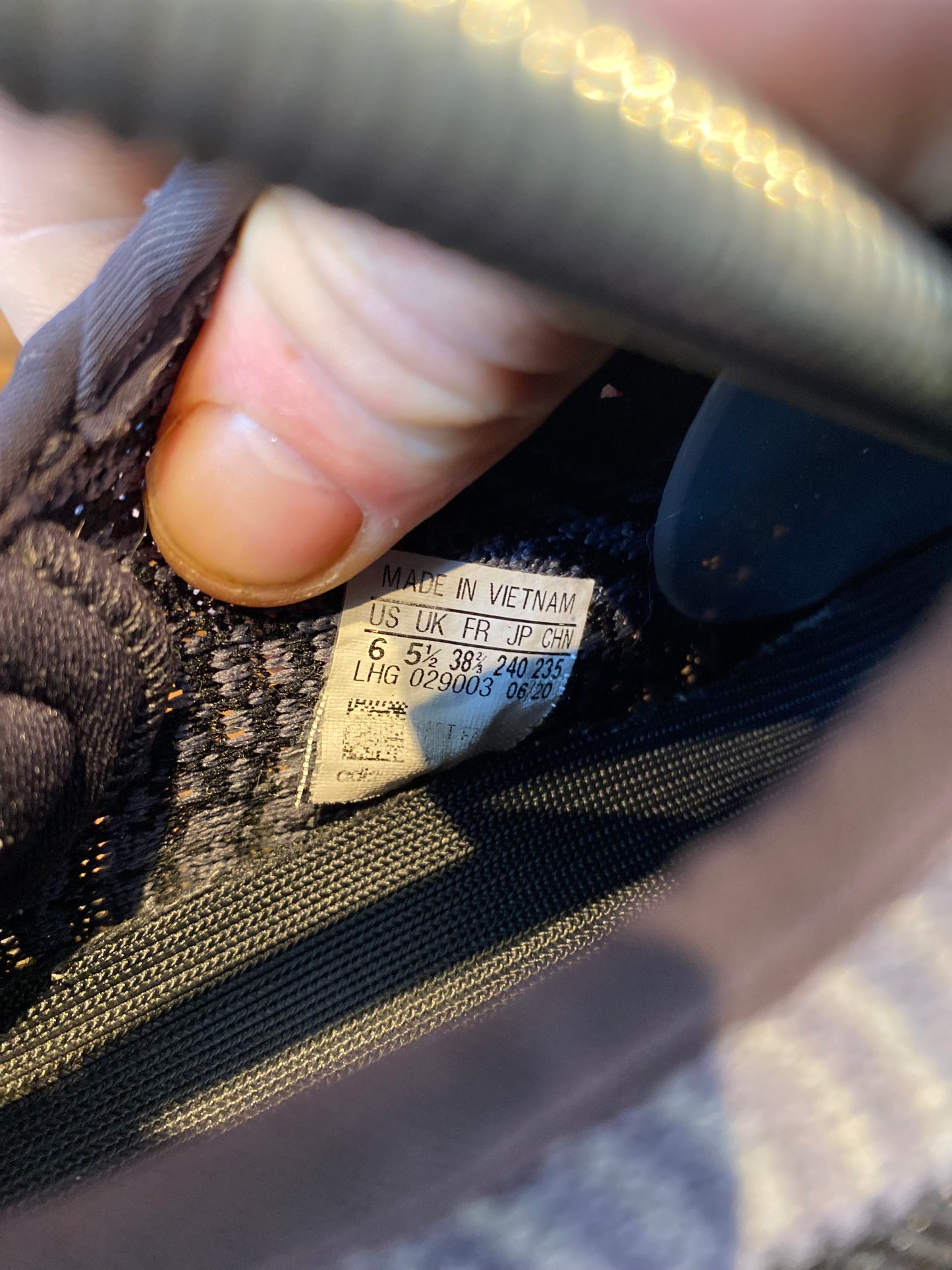 YEEZY BOOST 350 V2 ‘CARBON’ - UK 5.5