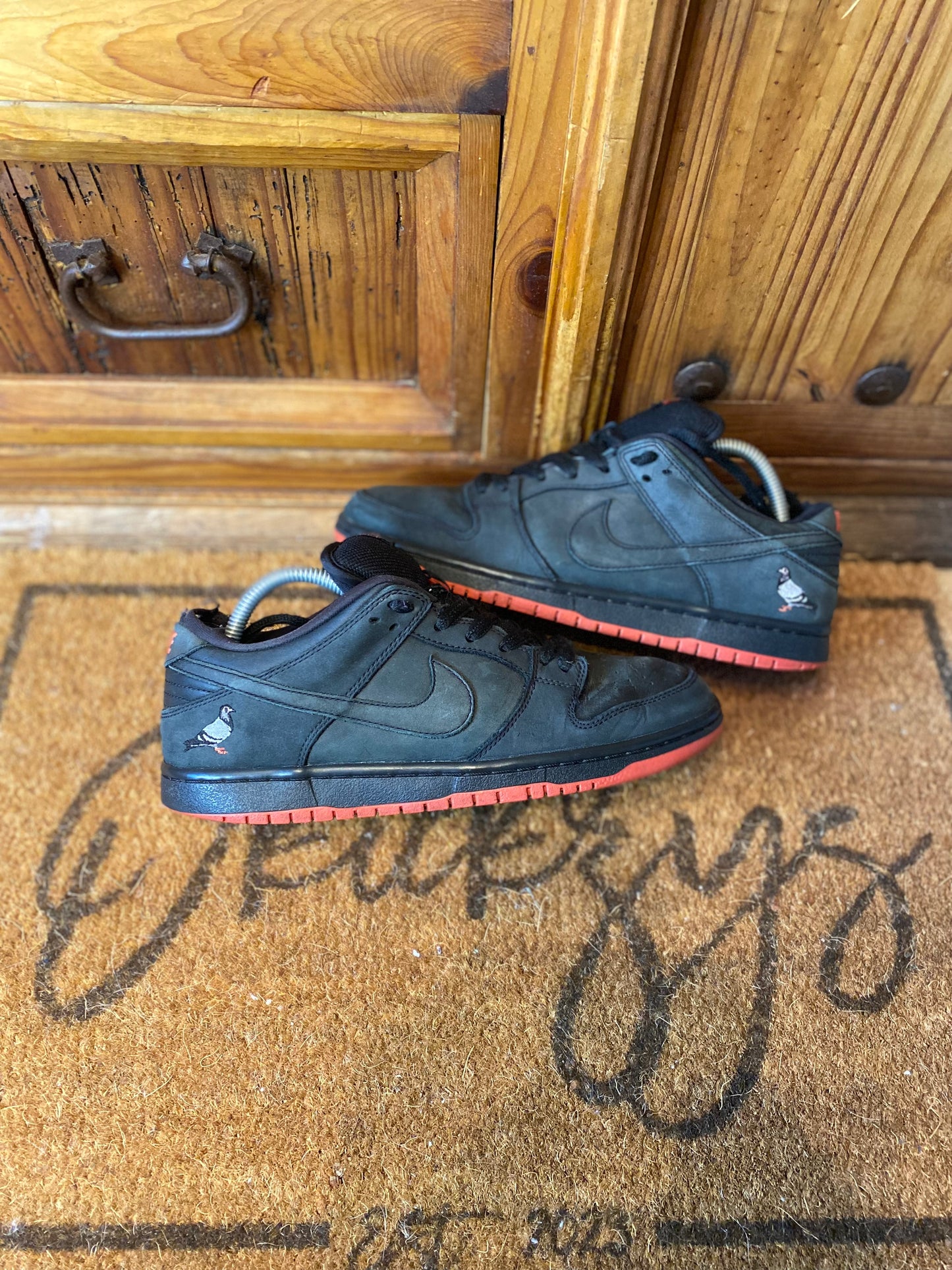 NIKE SB DUNK LOW ‘BLACK PIGEON’ - UK 7.5