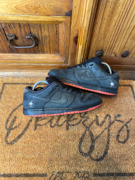 NIKE SB DUNK LOW ‘BLACK PIGEON’ - UK 7.5