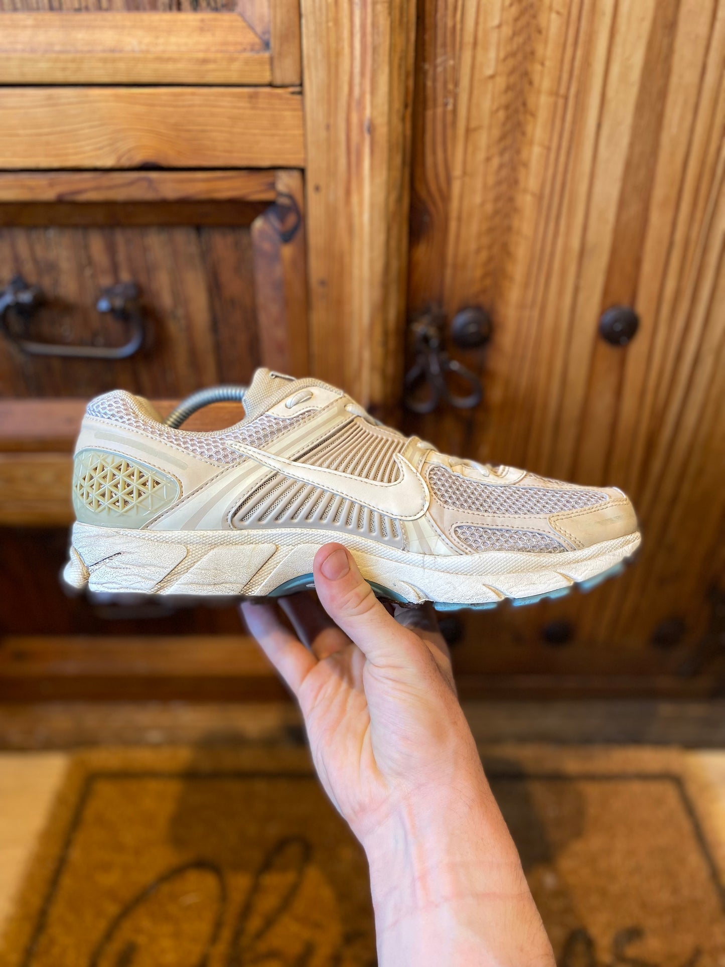 NIKE ZOOM VOMERO 5 ‘OATMEAL’ - UK 10