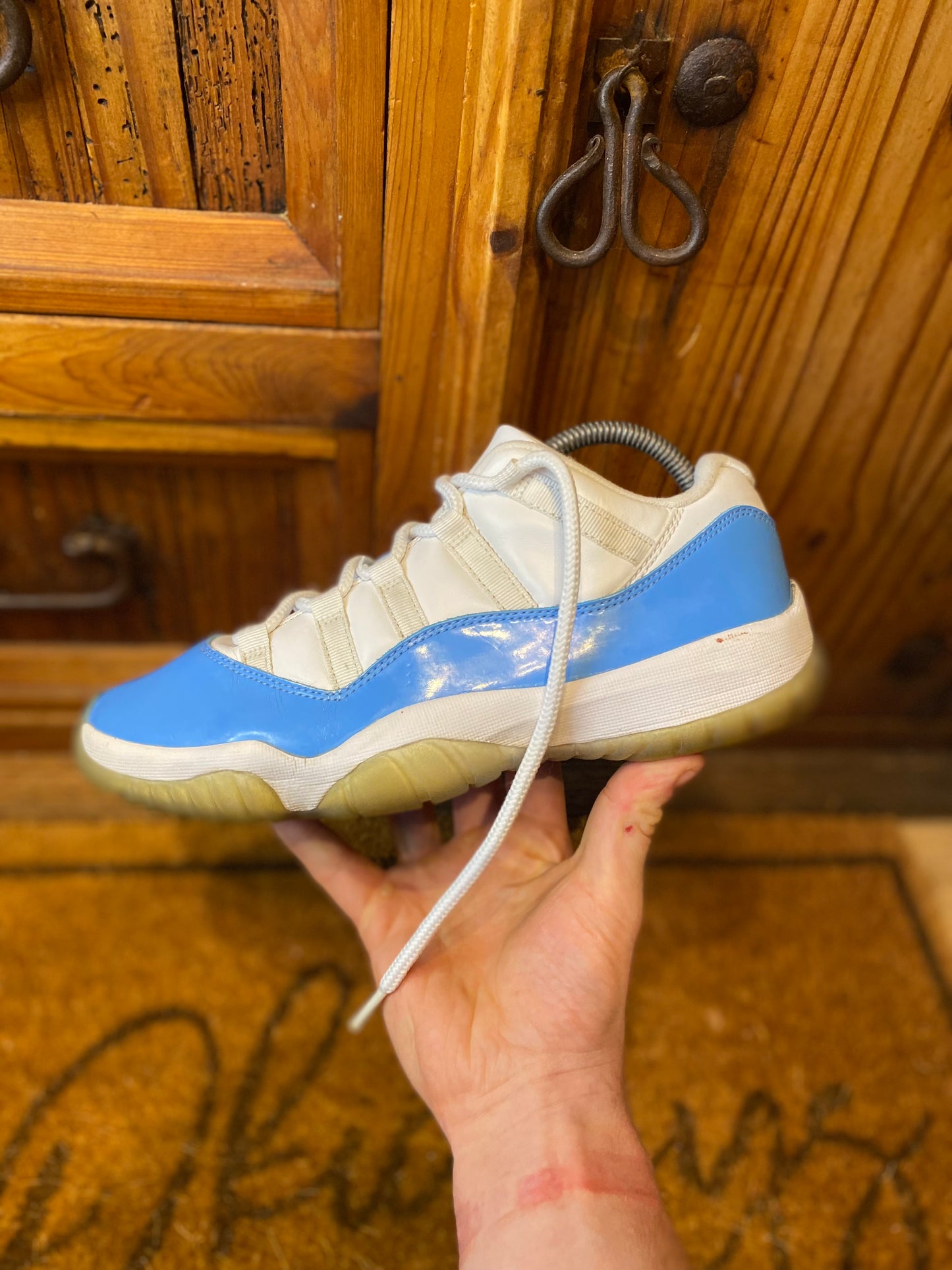 JORDAN 11 LOW ‘UNIVERSITY BLUE’ - UK 7.5