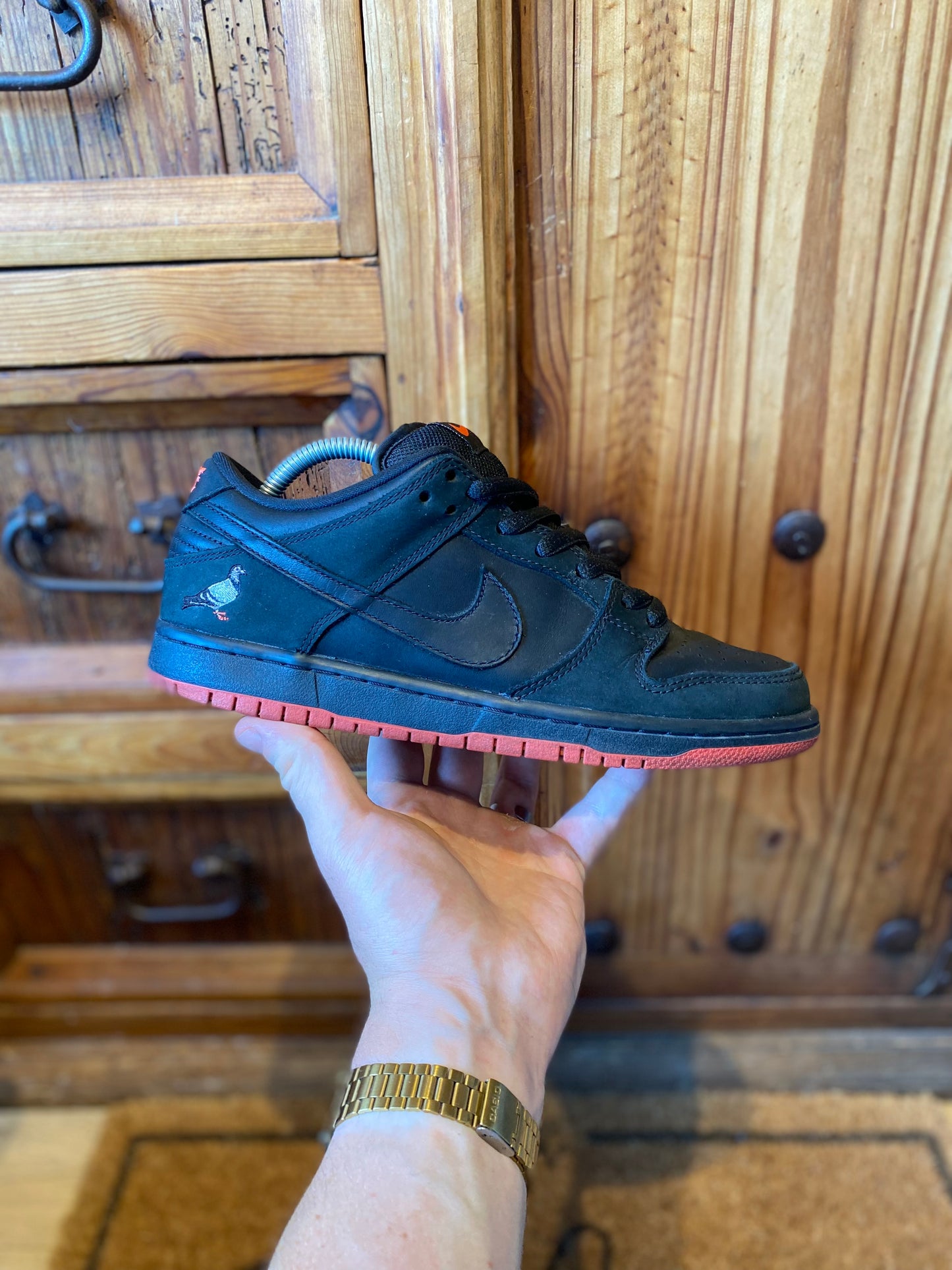 NIKE SB DUNK LOW ‘BLACK PIGEON’ - *RARE* - UK 7