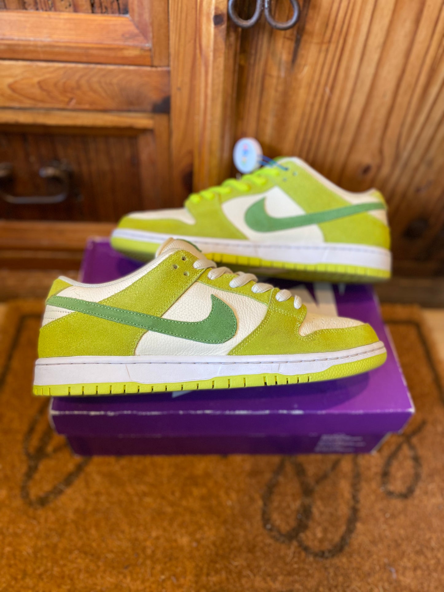 NIKE SB DUNK LOW ‘SOUR APPLE’ - UK 9.5