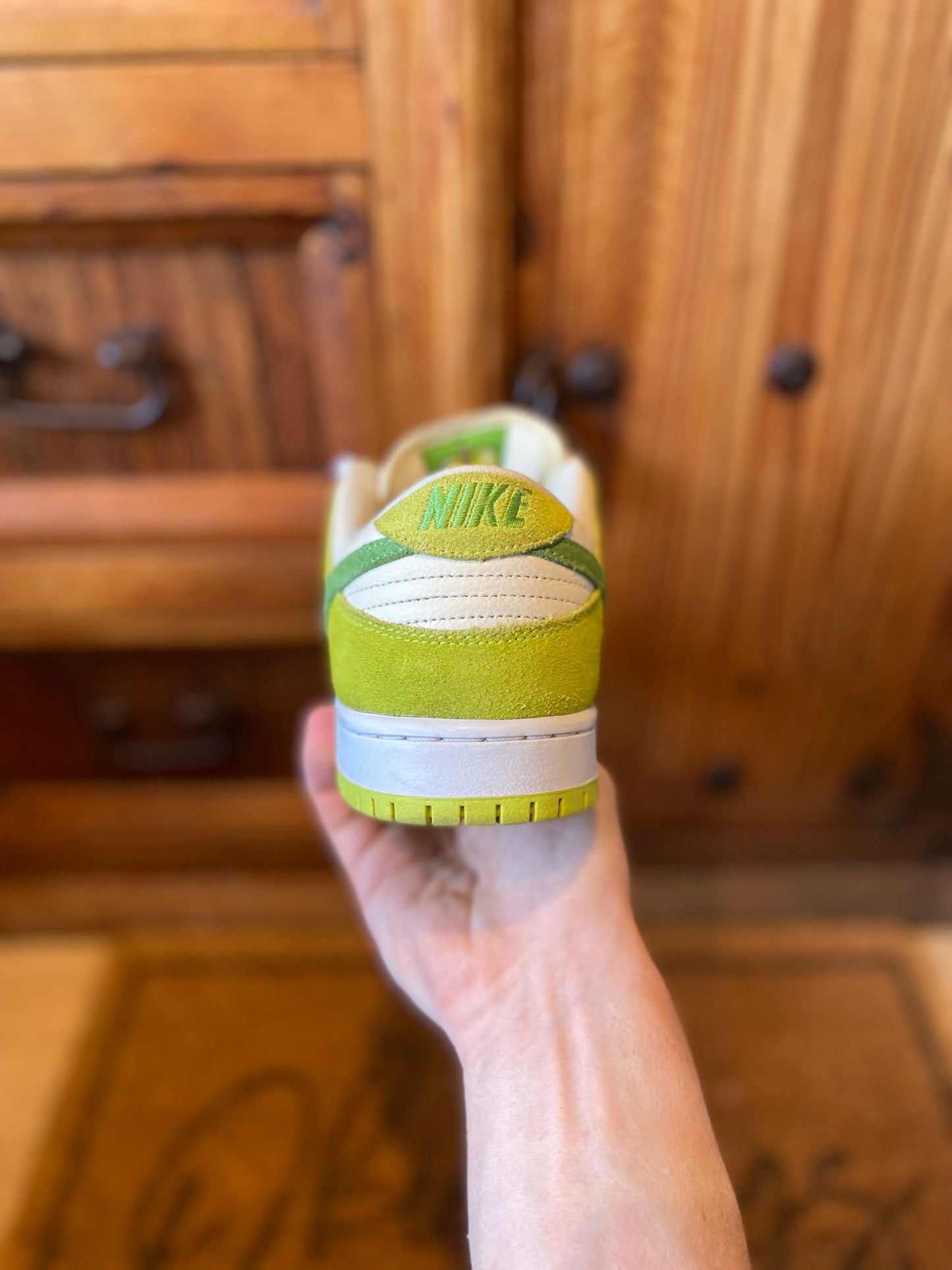 NIKE SB DUNK LOW ‘SOUR APPLE’ - UK 9.5