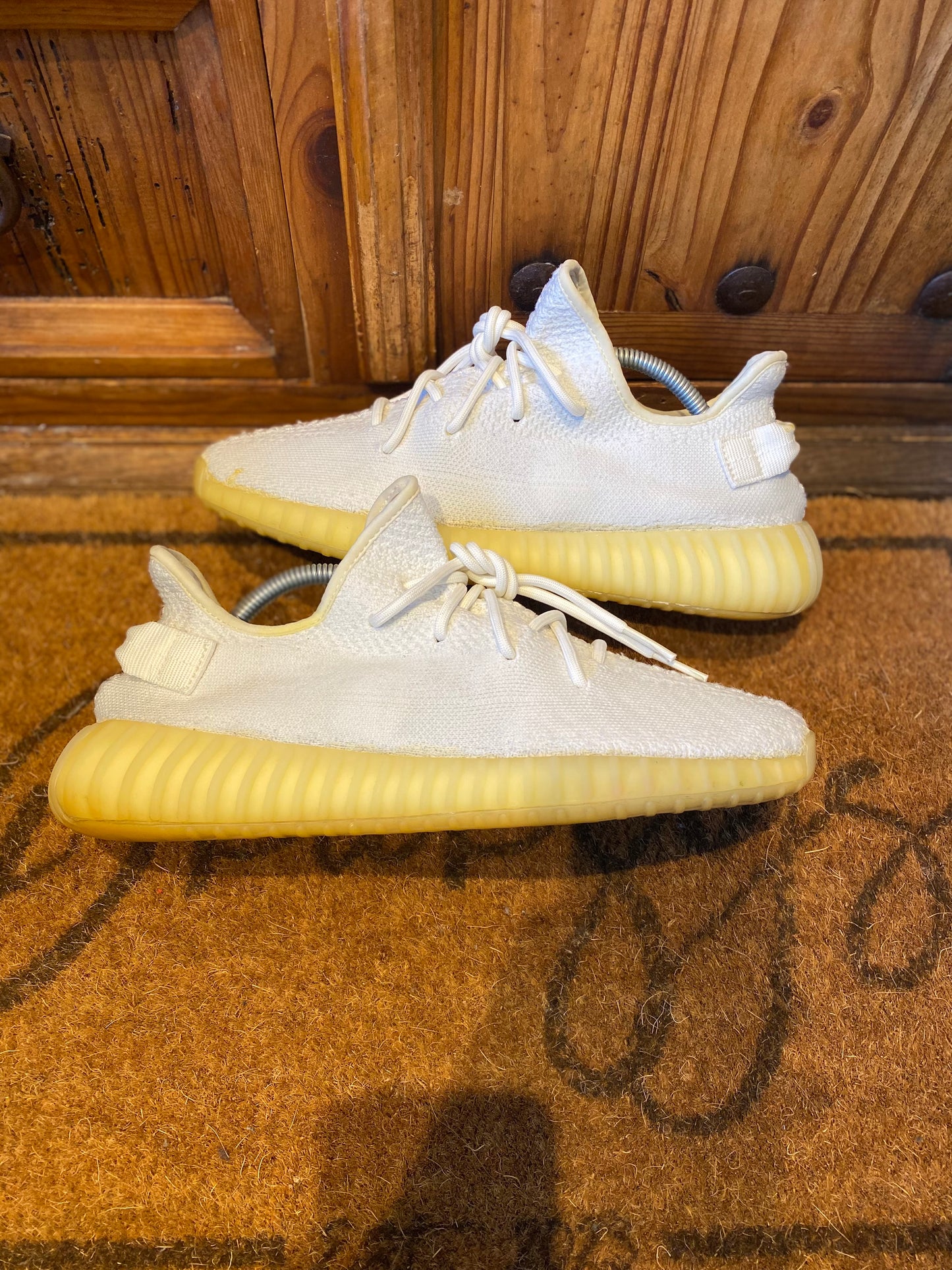YEEZY BOOST 350 V2 ‘CREAM’ - UK 9.5